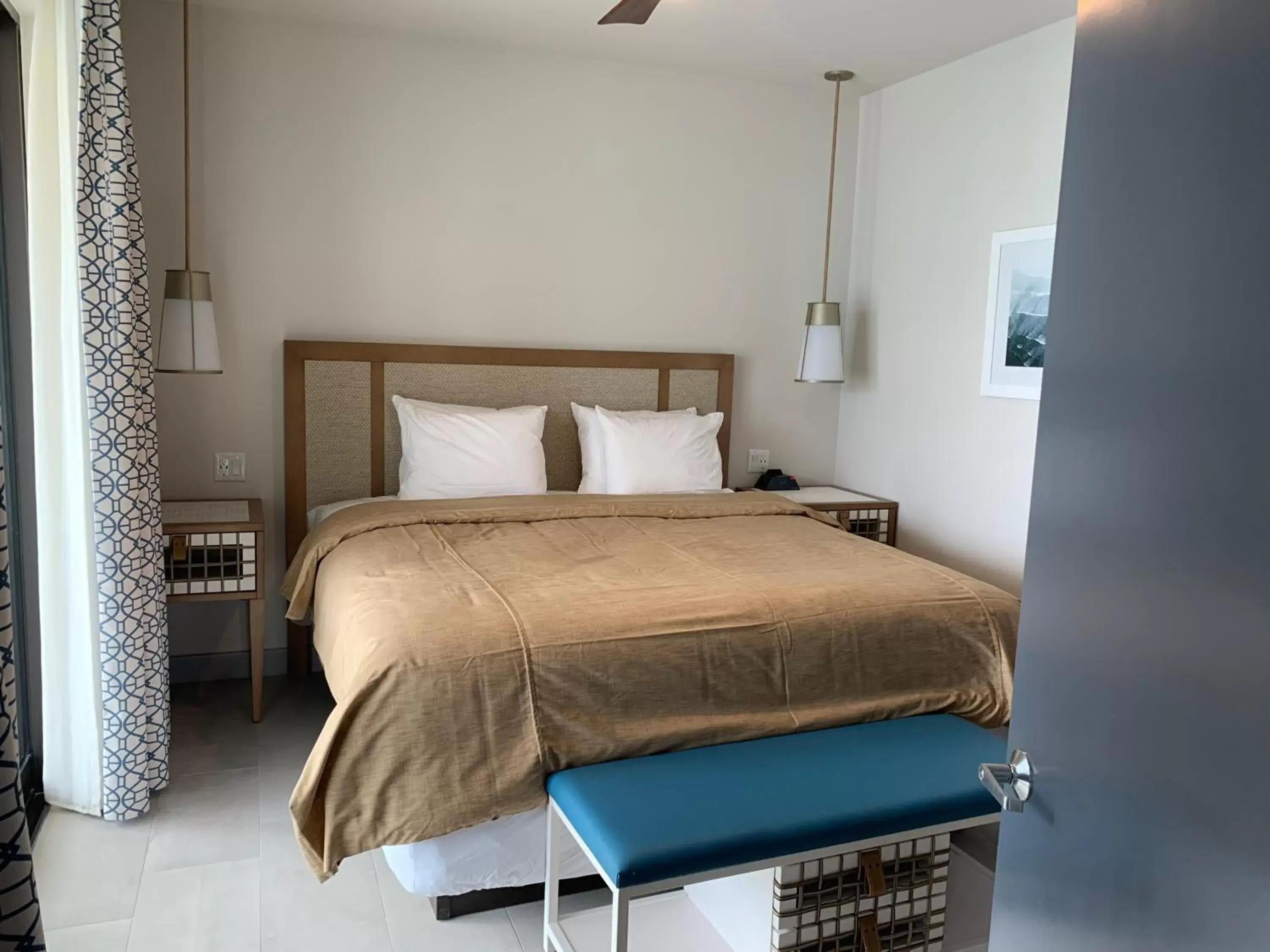 ADA Deluxe Ocean View King in Chesapeake Beach Resort ADA Deluxe Ocean View King in Chesapeake Beach Resort