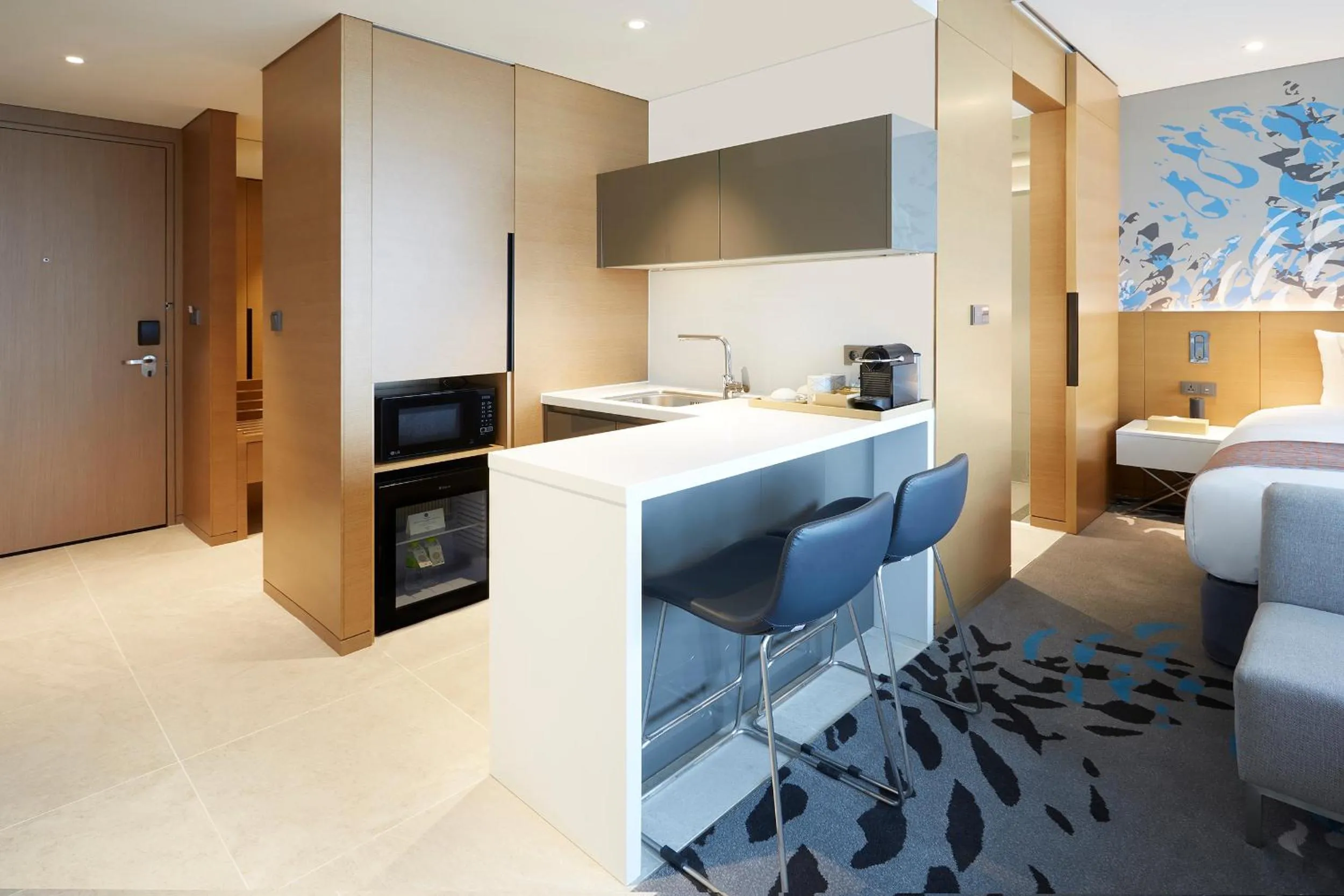 Coffee/tea facilities, Bed in Novotel Suites Ambassador Seoul Yongsan