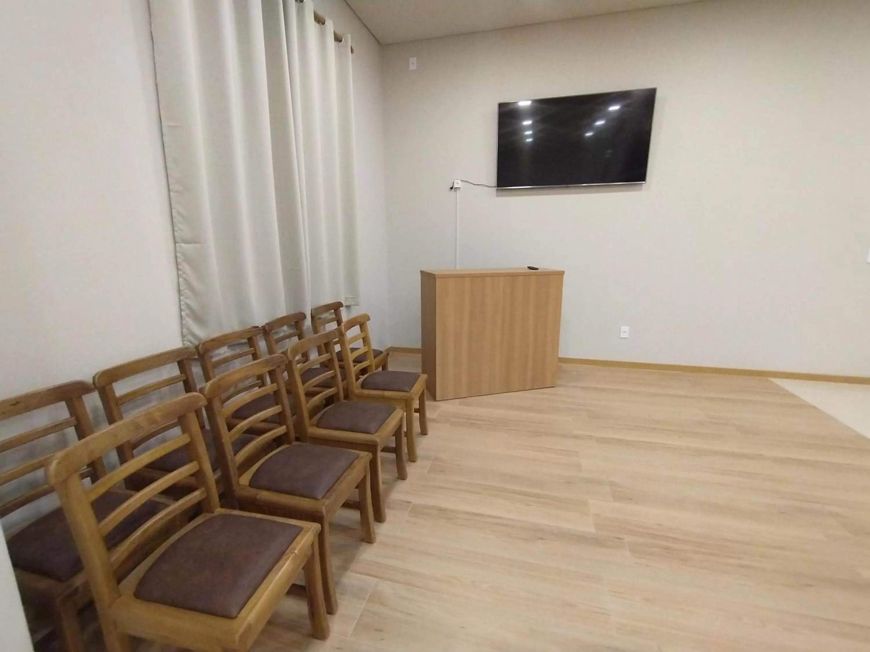 TV/Entertainment Center in Rambo Hotel