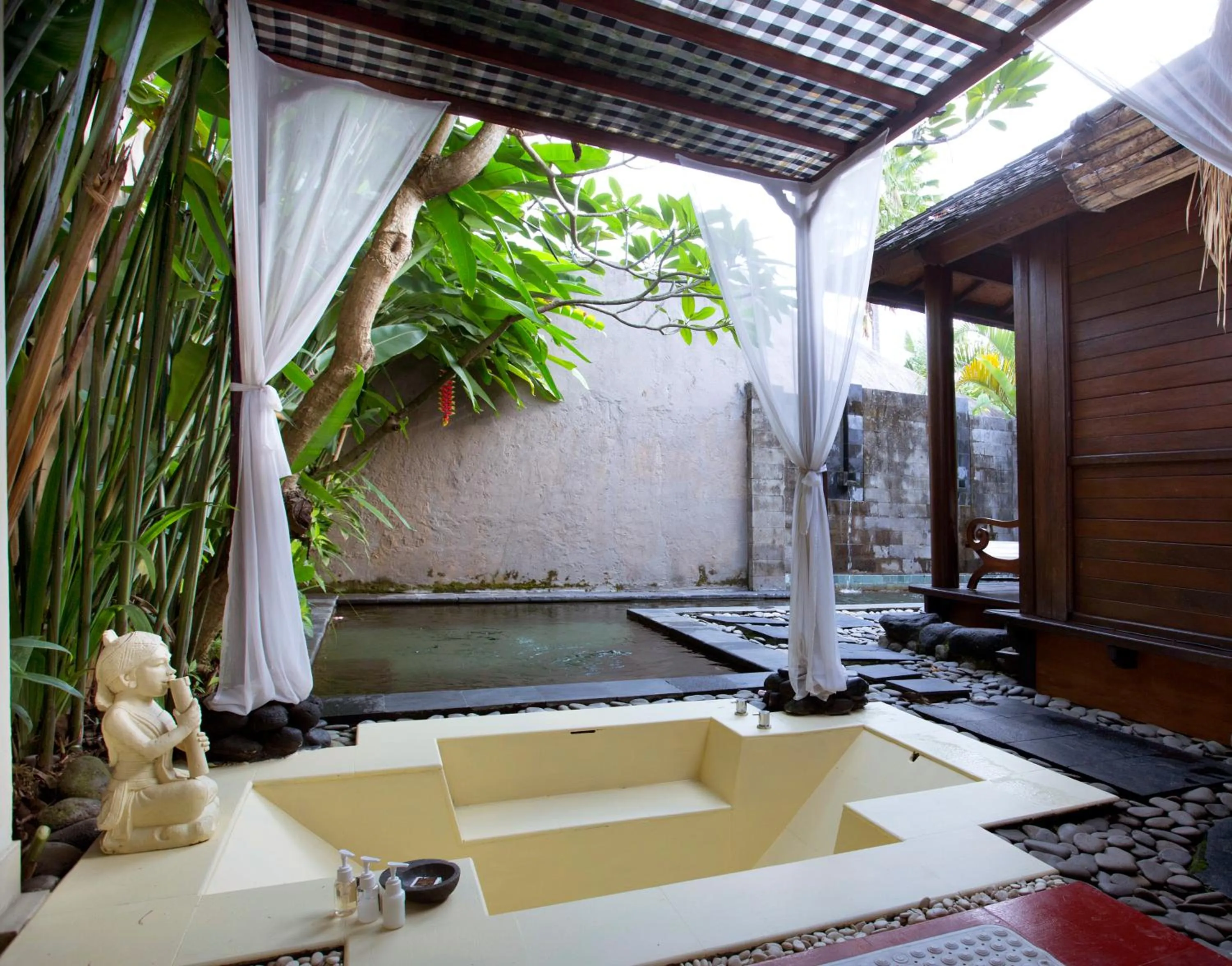 Swimming pool in The Mansion Resort Hotel & Spa