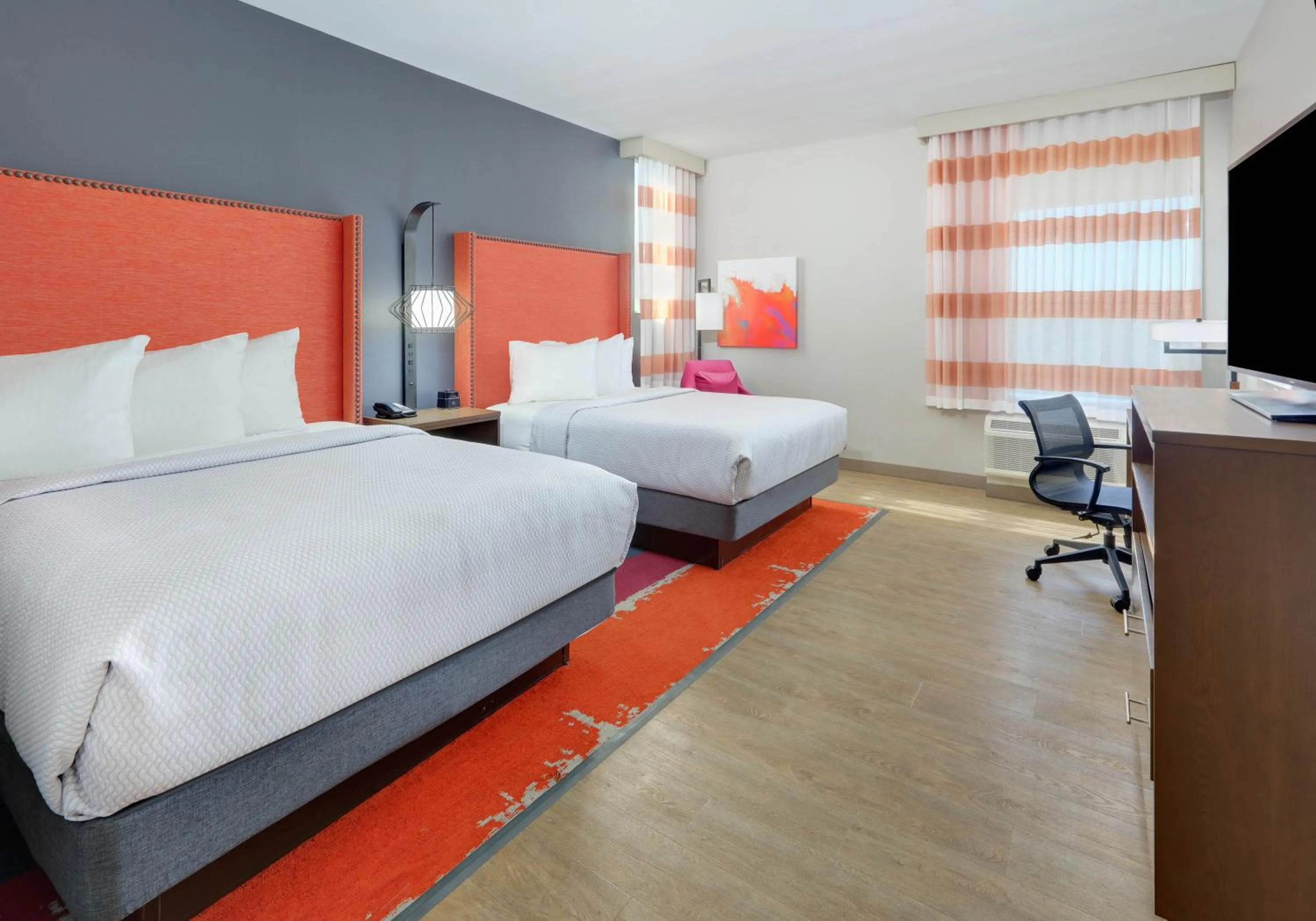 Bed in La Quinta Inn & Suites by Wyndham Lakeway