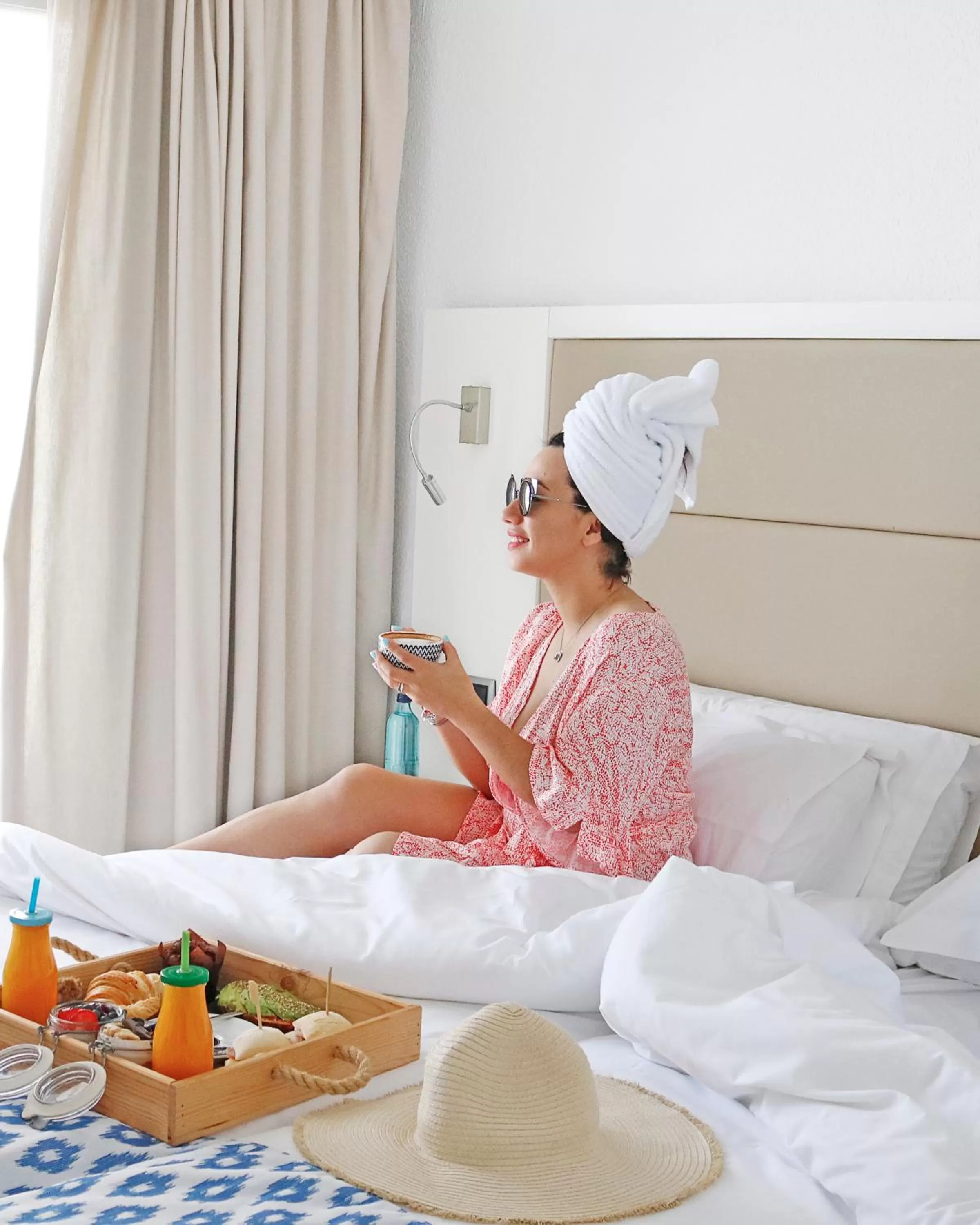 room service, Bed in Bonavida Apartments