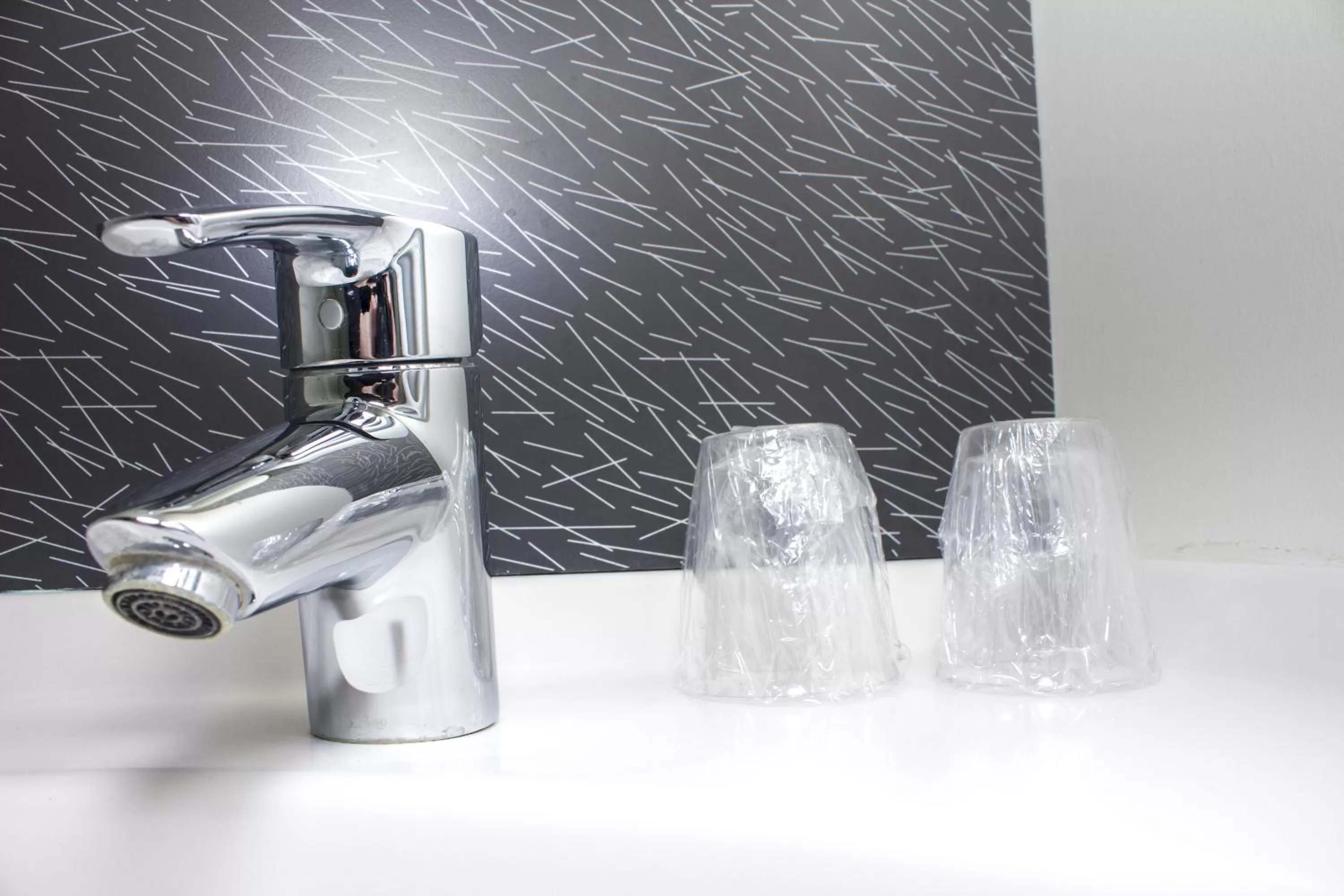 Bathroom in ibis Soissons