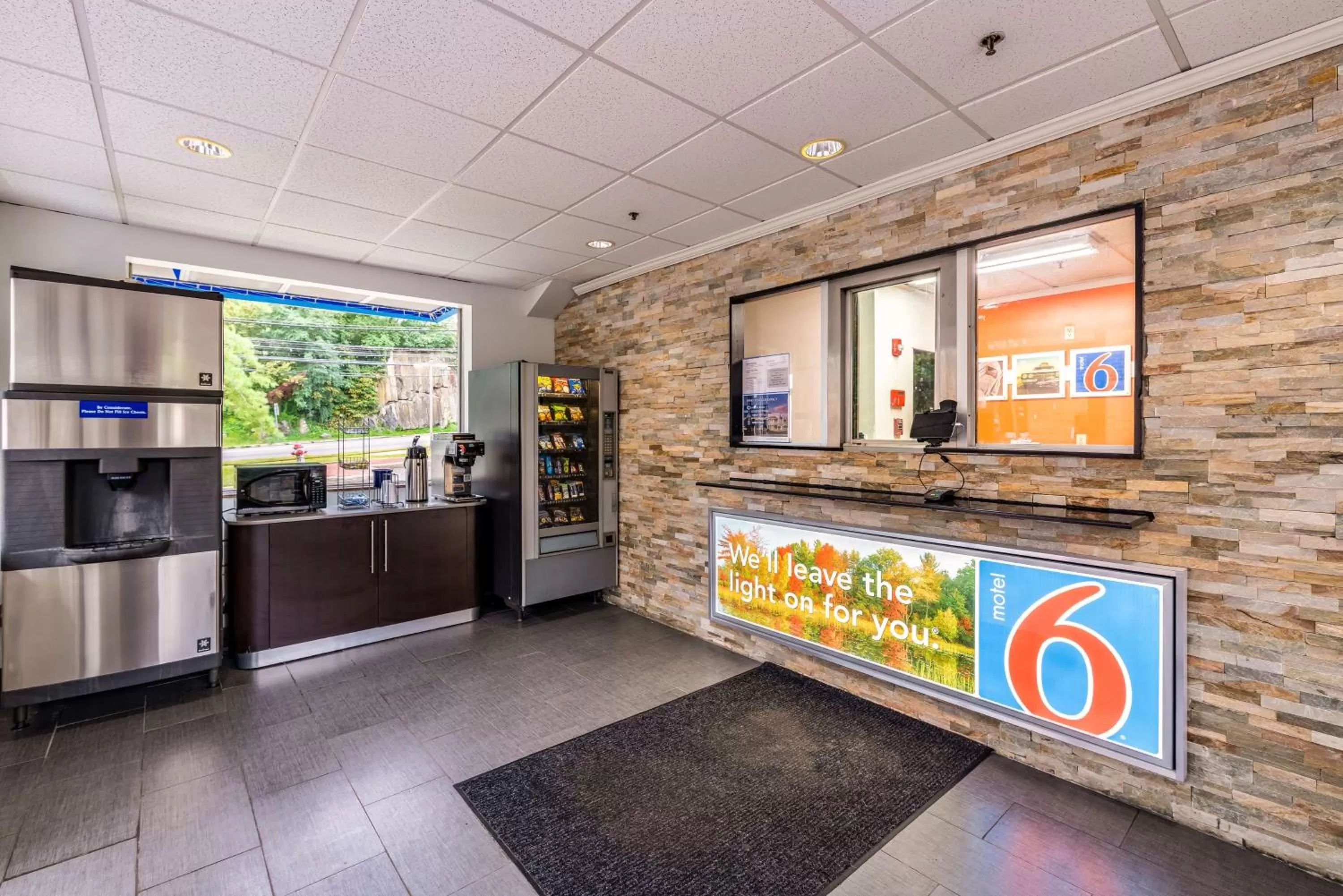 Lobby or reception in Motel 6-Elmsford, NY - White Plains