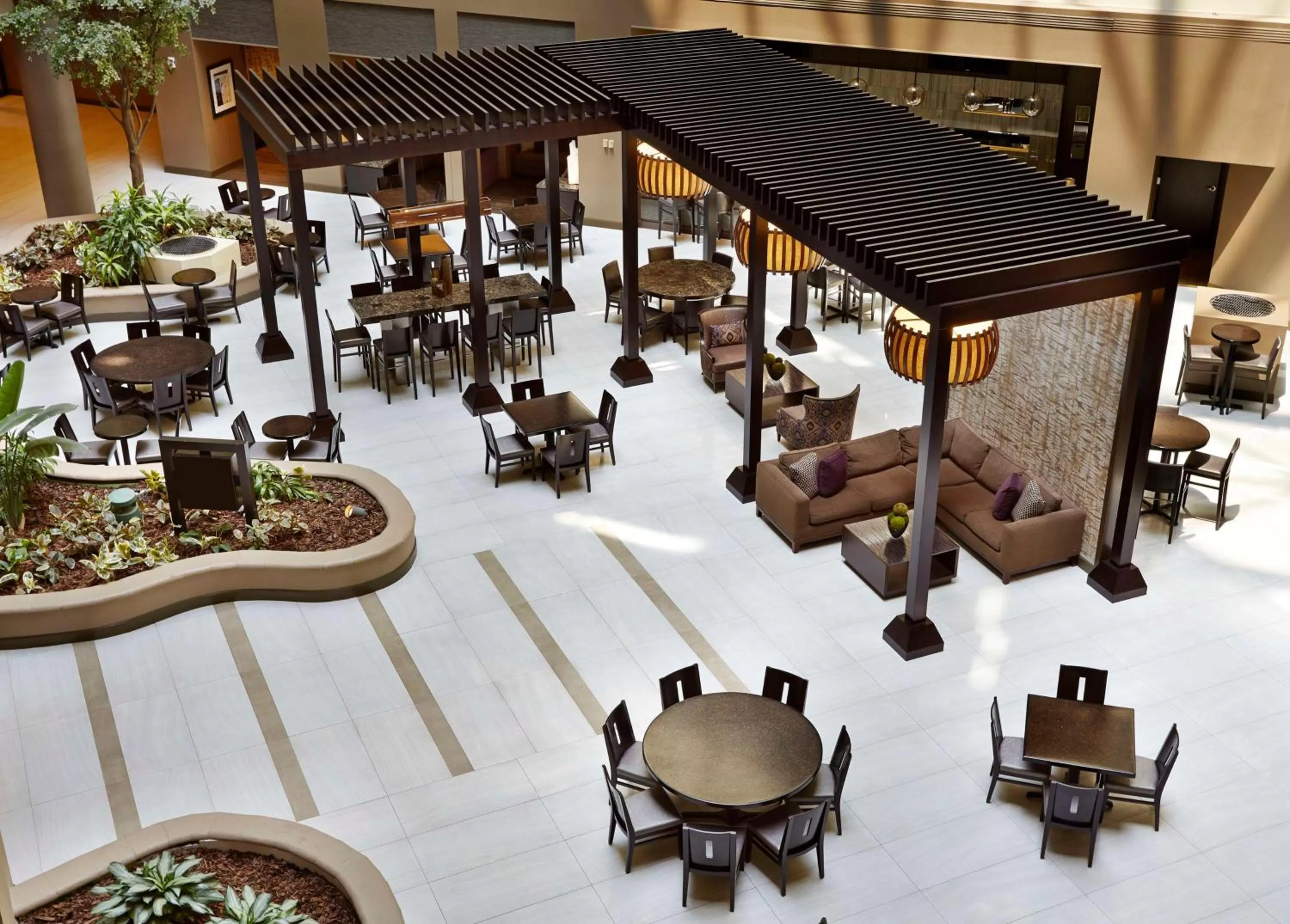 Lobby or reception in Embassy Suites by Hilton Crystal City National Airport