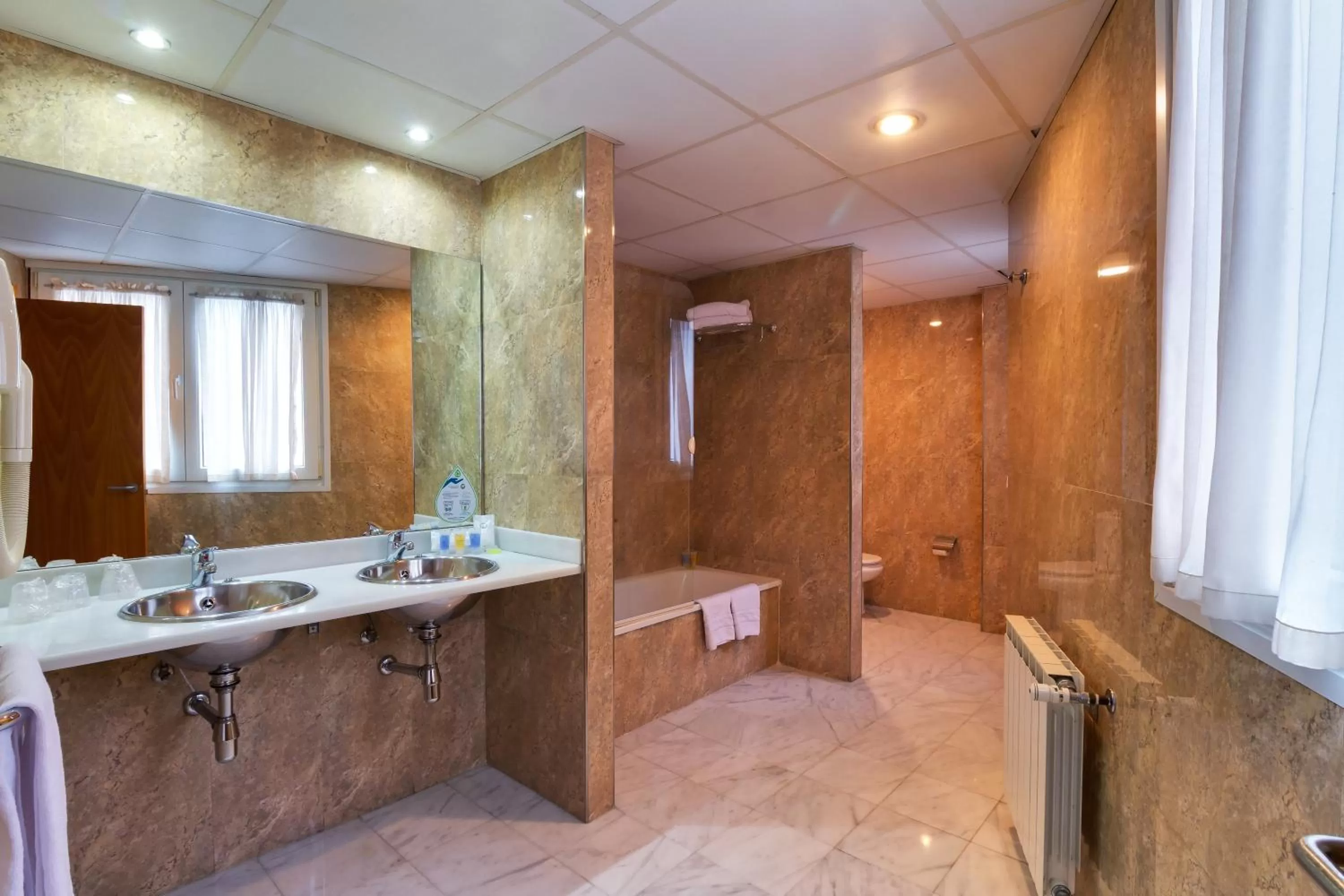 Bathroom in Oca Villa de Avilés Hotel