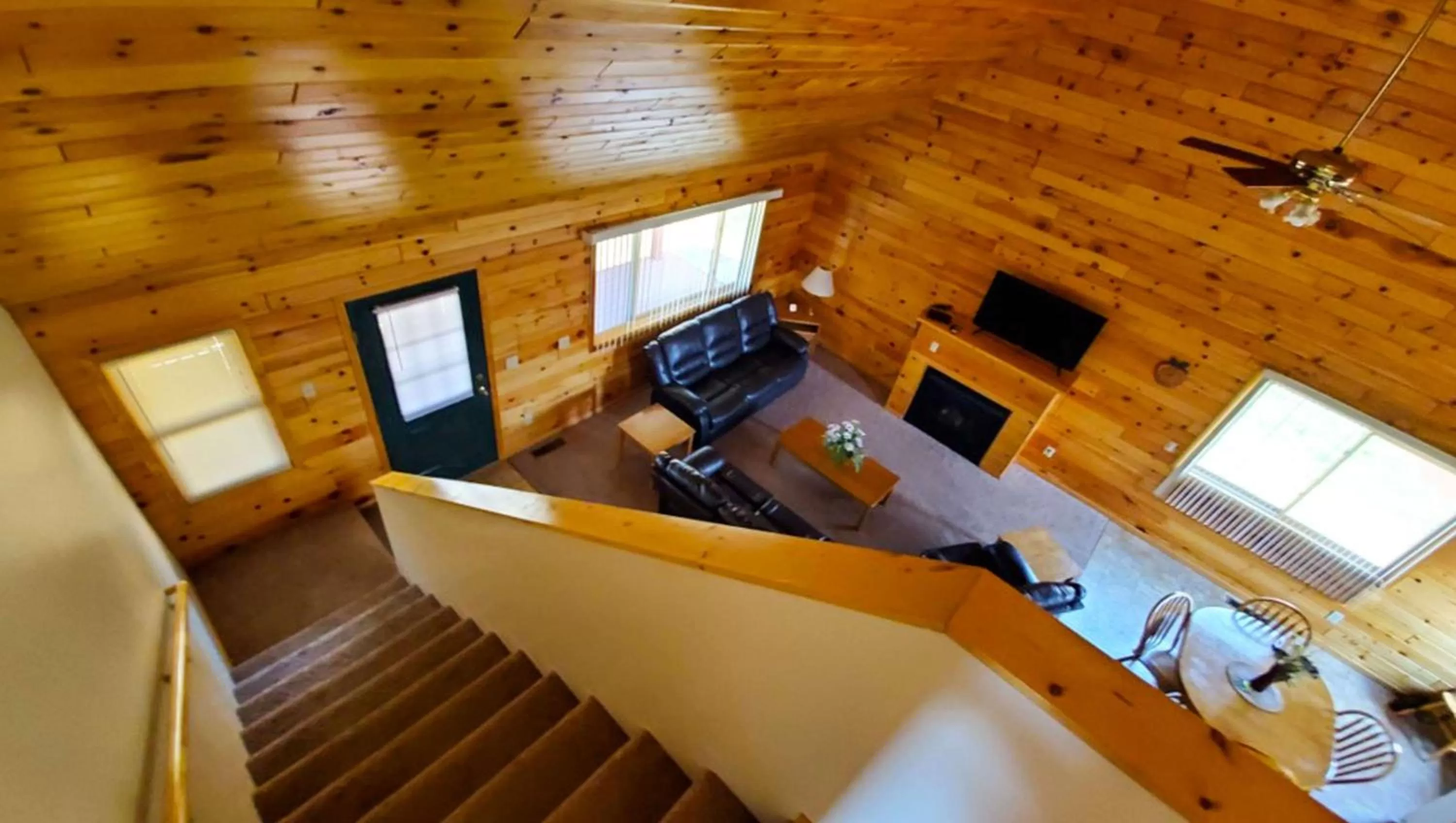 Photo of the whole room in Jasper Ridge Inn Ishpeming