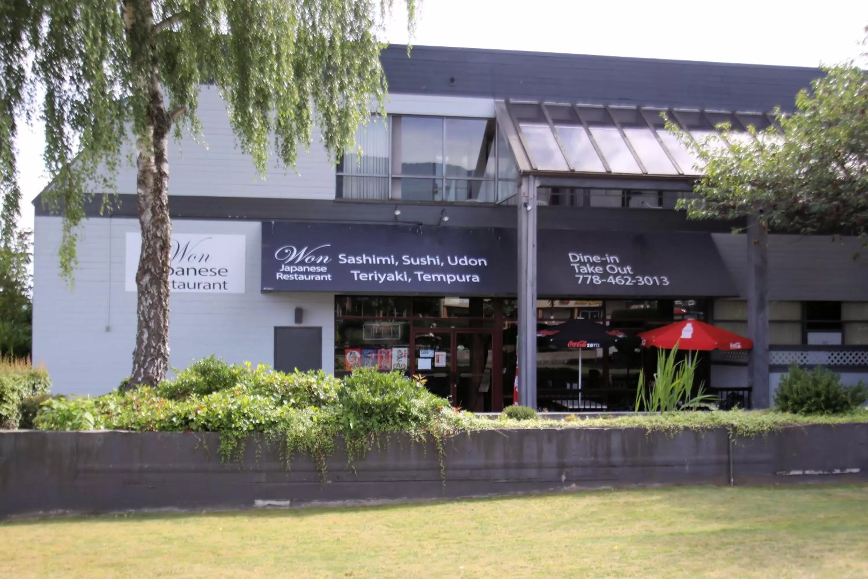 Restaurant/places to eat in The Cedars Inn Hotel & Convention Centre