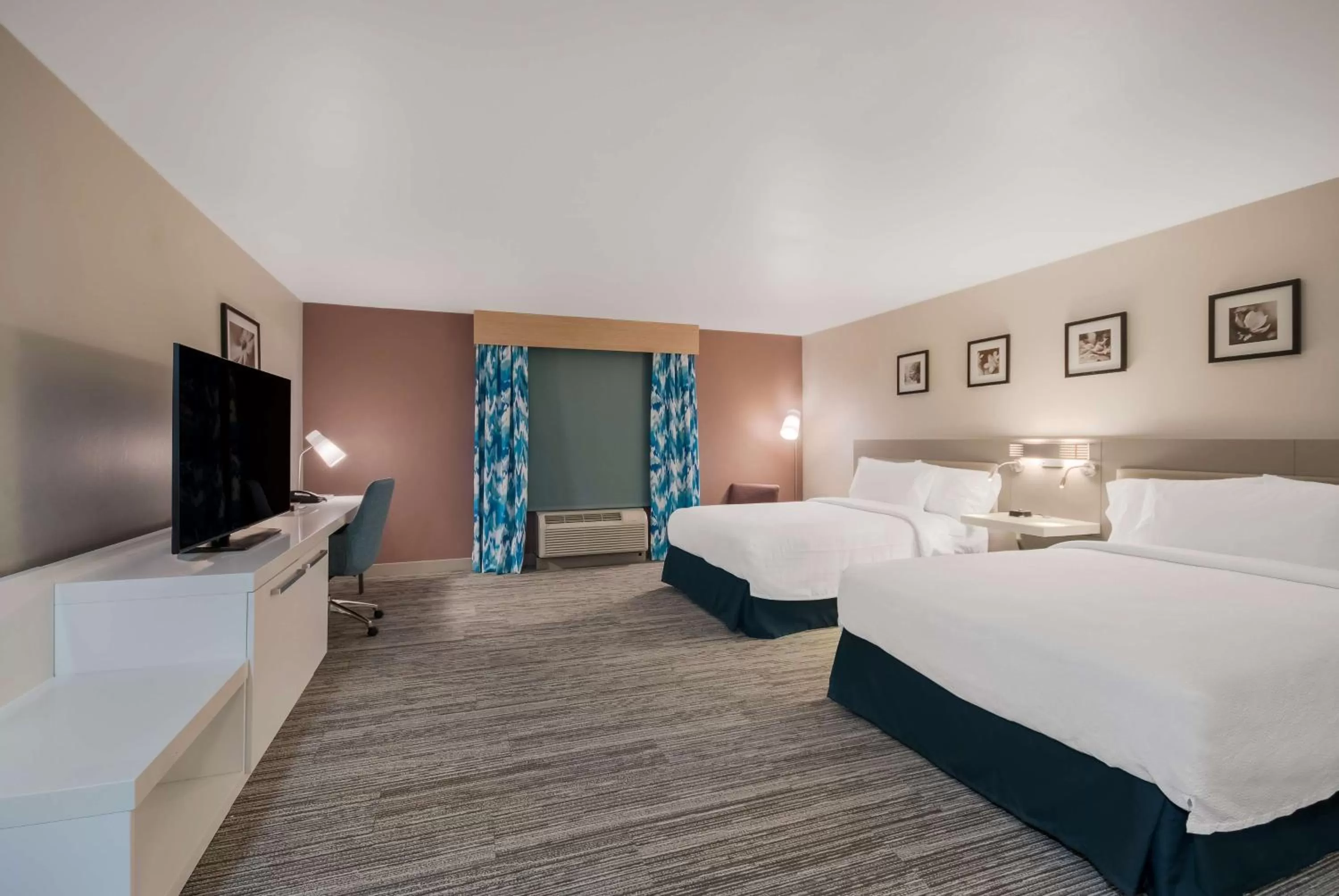 Bedroom, Bed in Hilton Garden Inn Oklahoma City Midtown