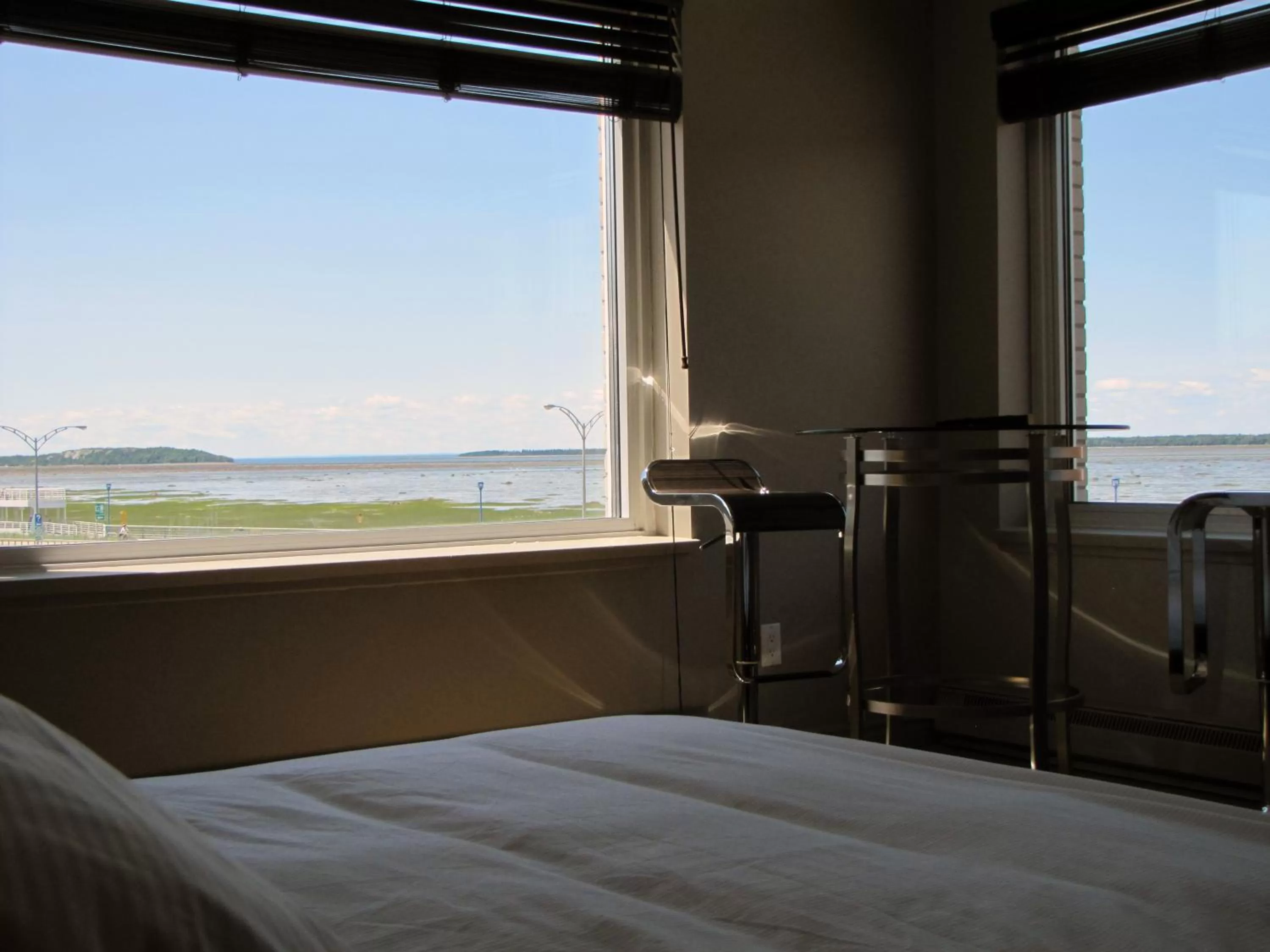 View (from property/room), Bed in Hôtel Saint-Germain Rimouski