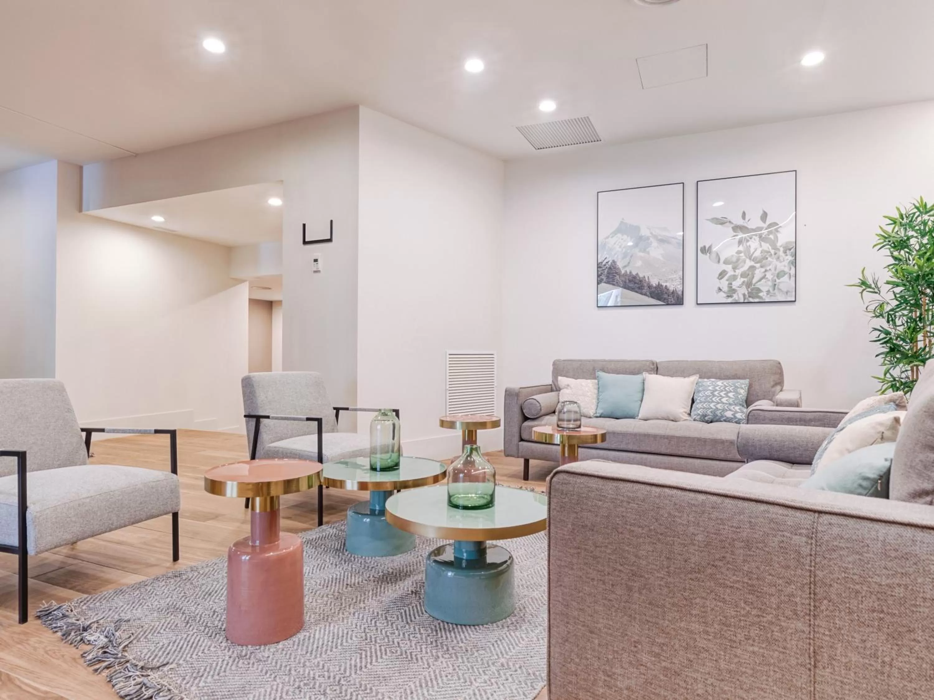 Communal lounge/ TV room in Limehome Barcelona Carrer de Fontcoberta - Digital Access