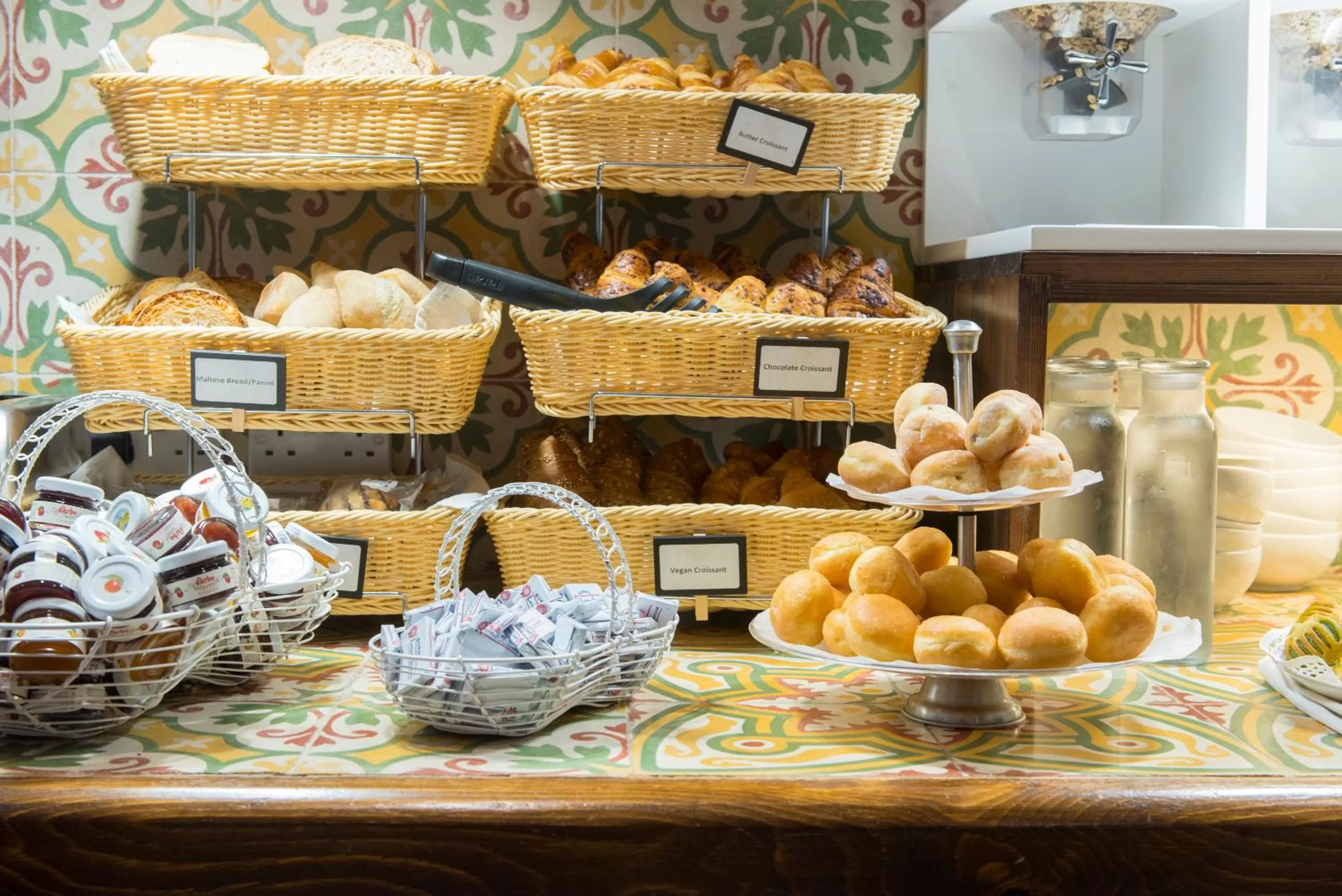 Continental breakfast in Palazzo Violetta