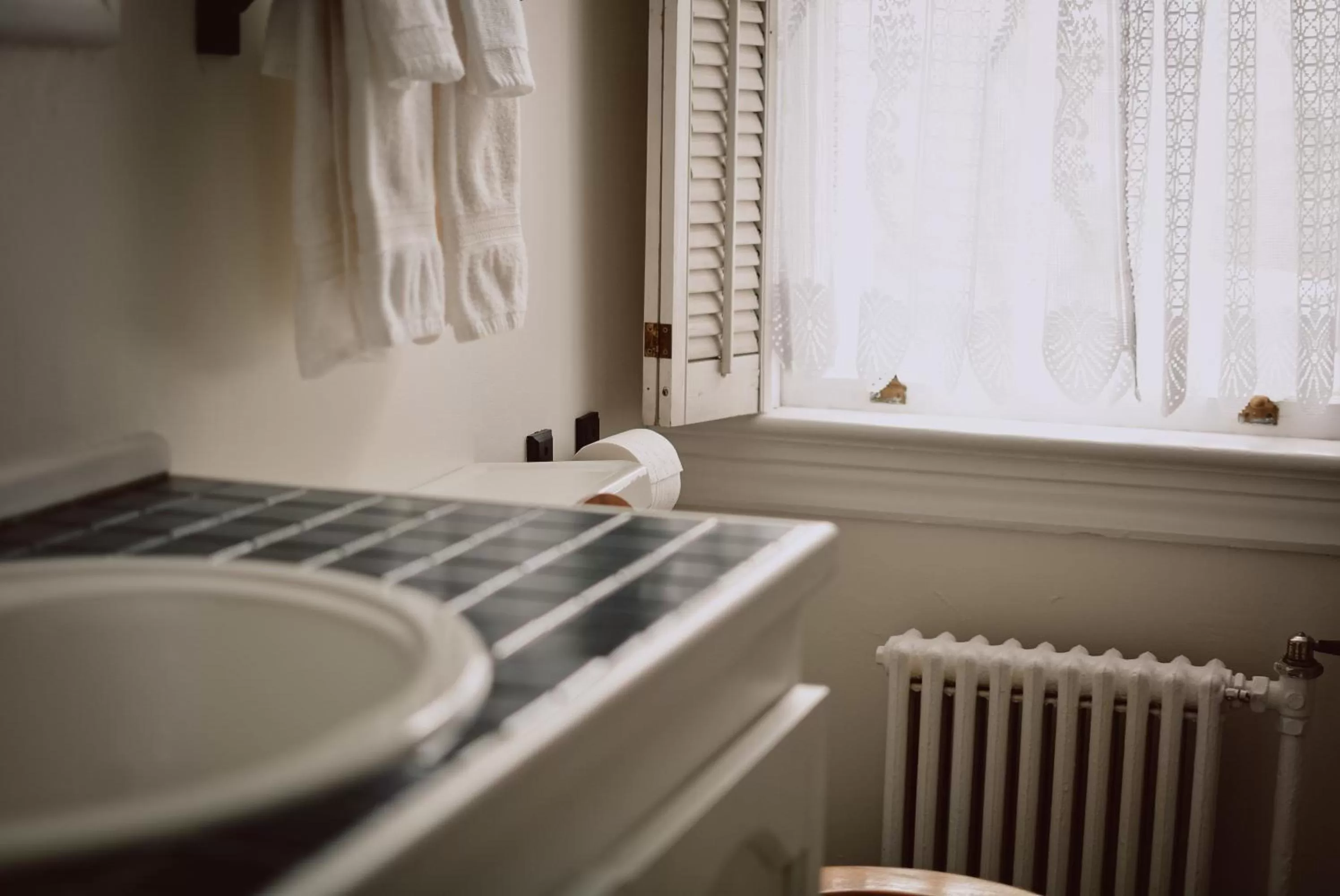 Hill Road Manor Bed & Breakfast