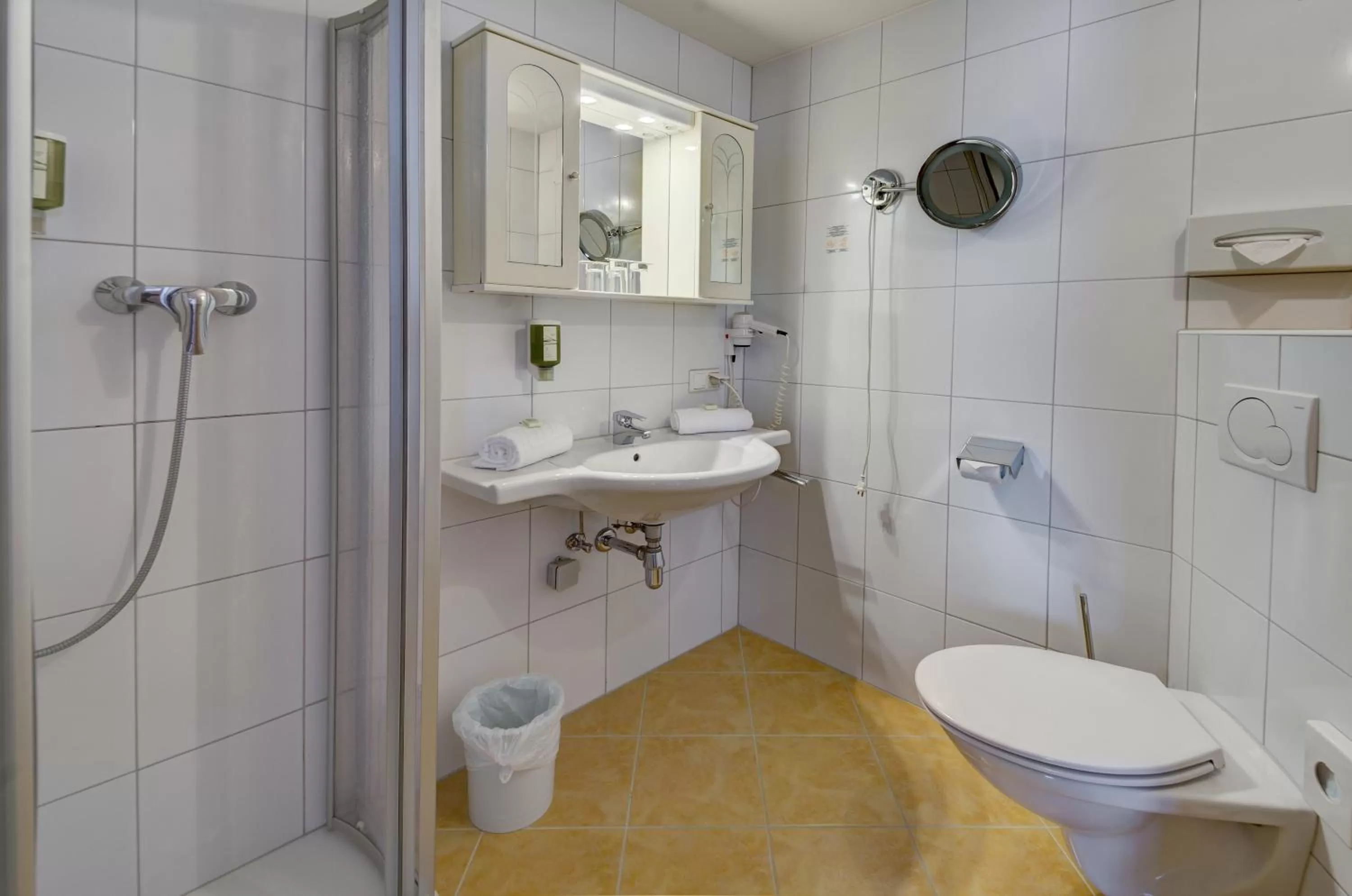 Shower in VÖTTER'S HOTEL in Kaprun am Kitzsteinhorn - Skibus direkt