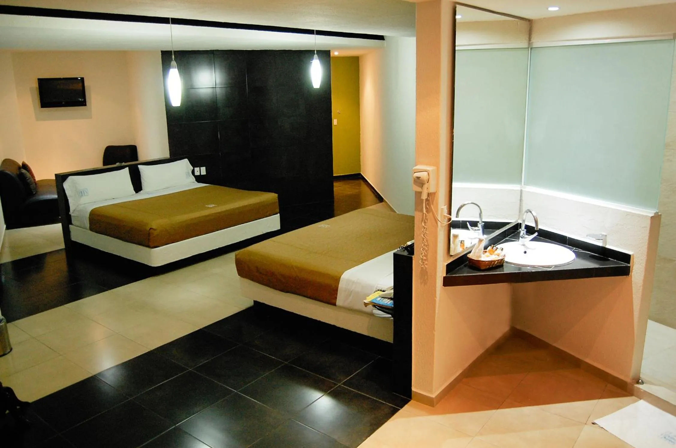 Bathroom, Bed in Hotel Porto Novo