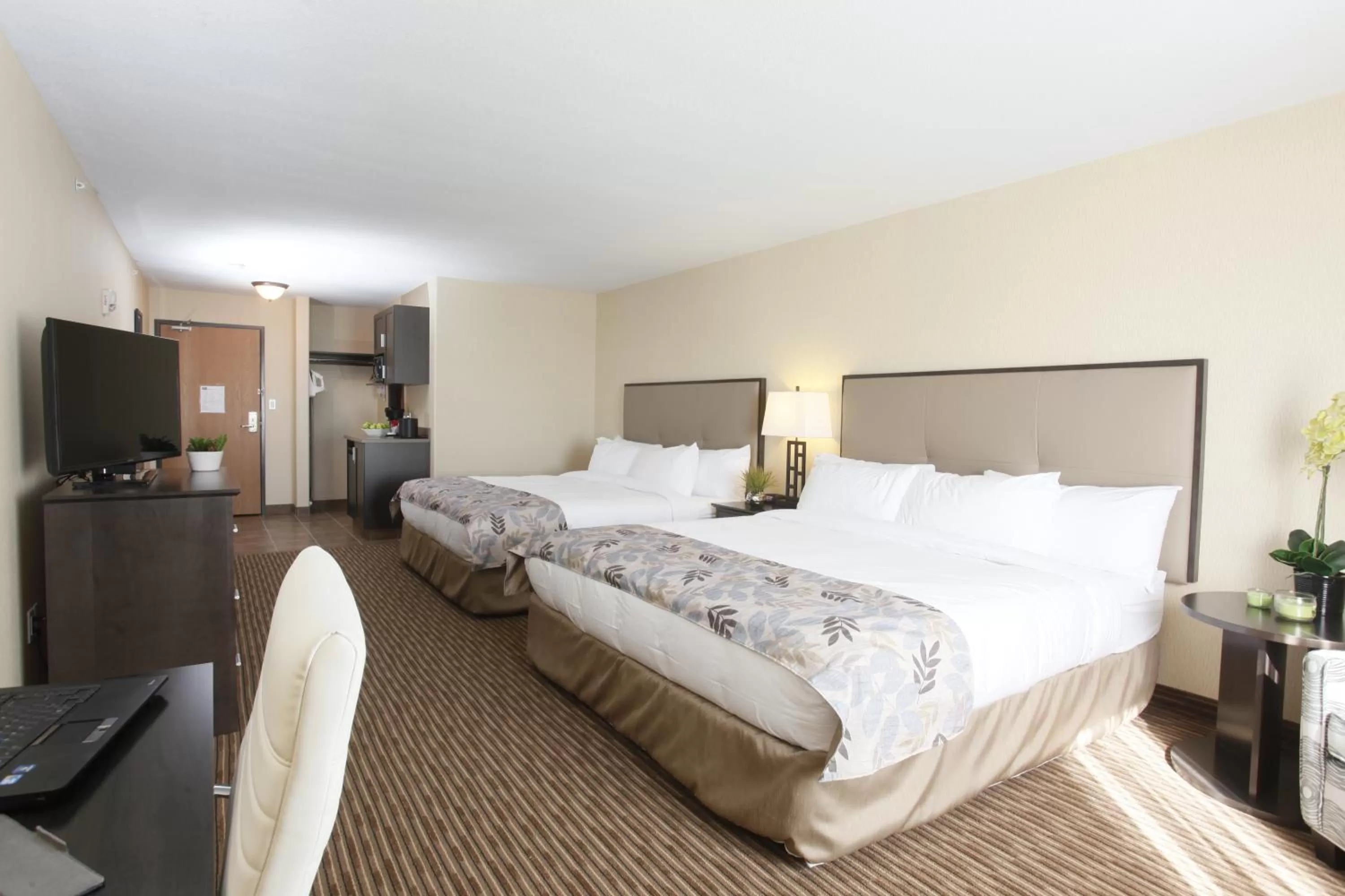 Photo of the whole room, Bed in Pomeroy Inn & Suites at Olds College