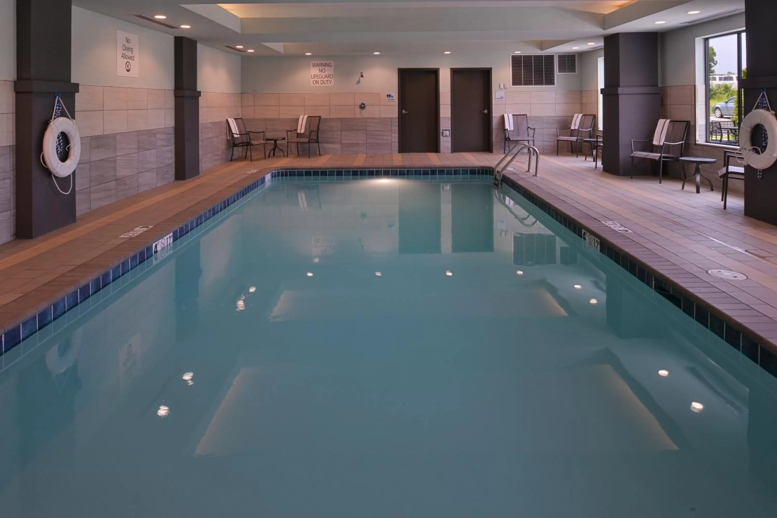 Swimming pool in Holiday Inn Express and Suites Bryant - Benton Area by IHG