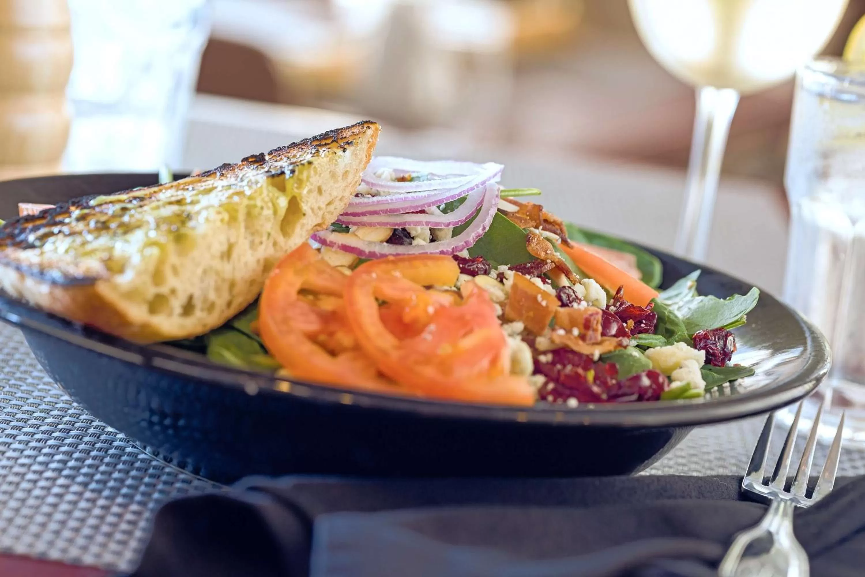 Lounge or bar in DoubleTree by Hilton Boston-Rockland