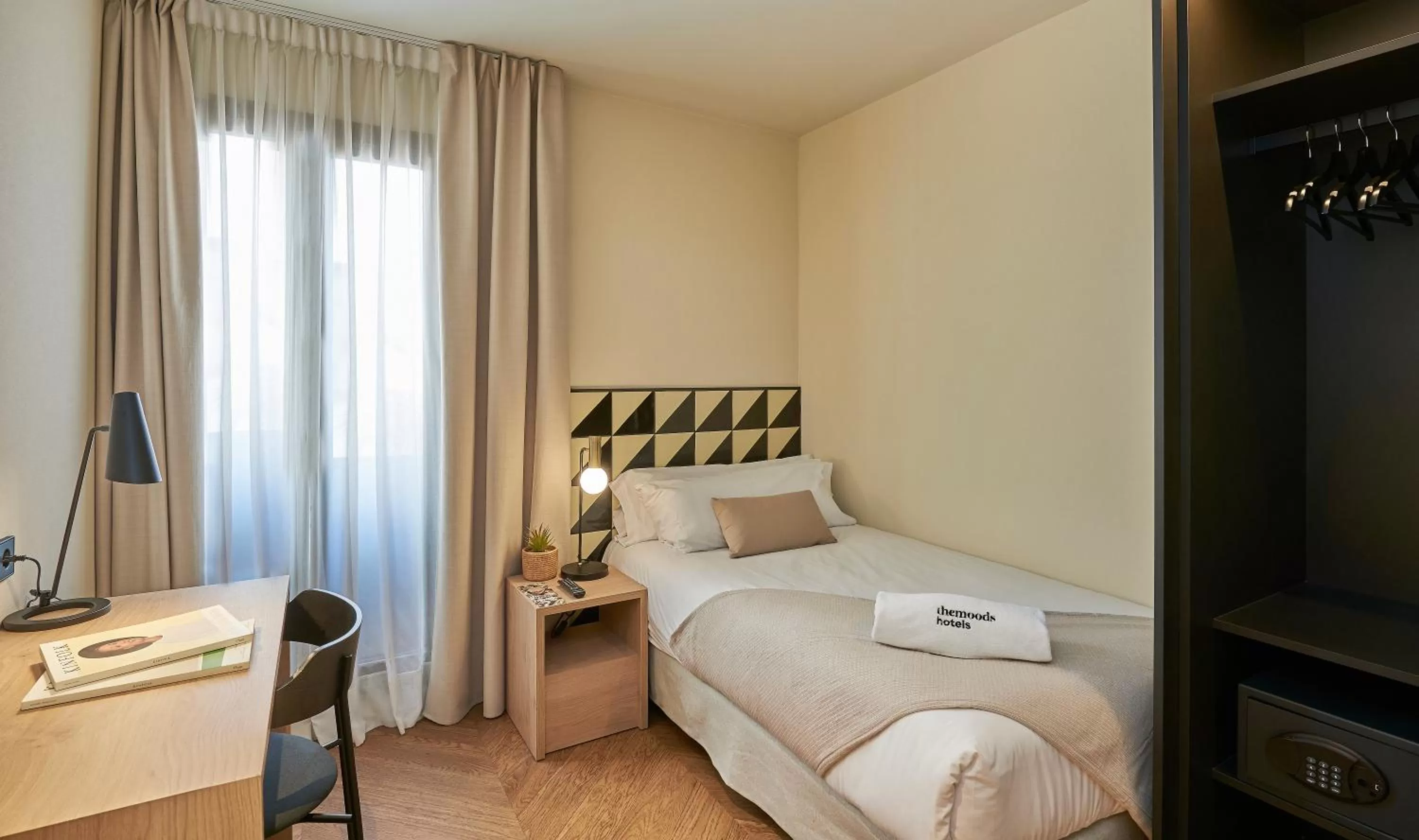 Photo of the whole room, Bed in The Moods Oasis