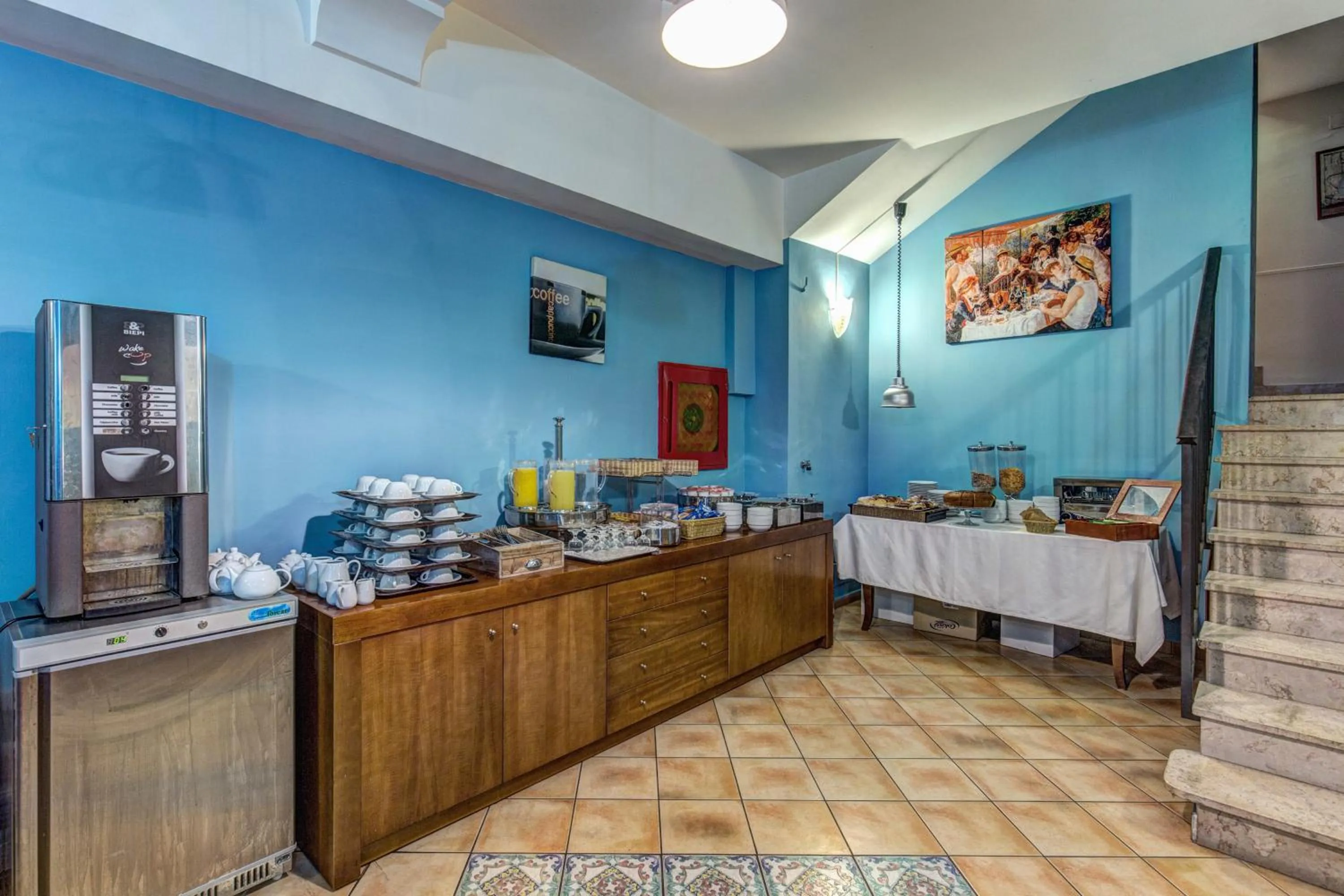 Restaurant/places to eat in Hotel Nice