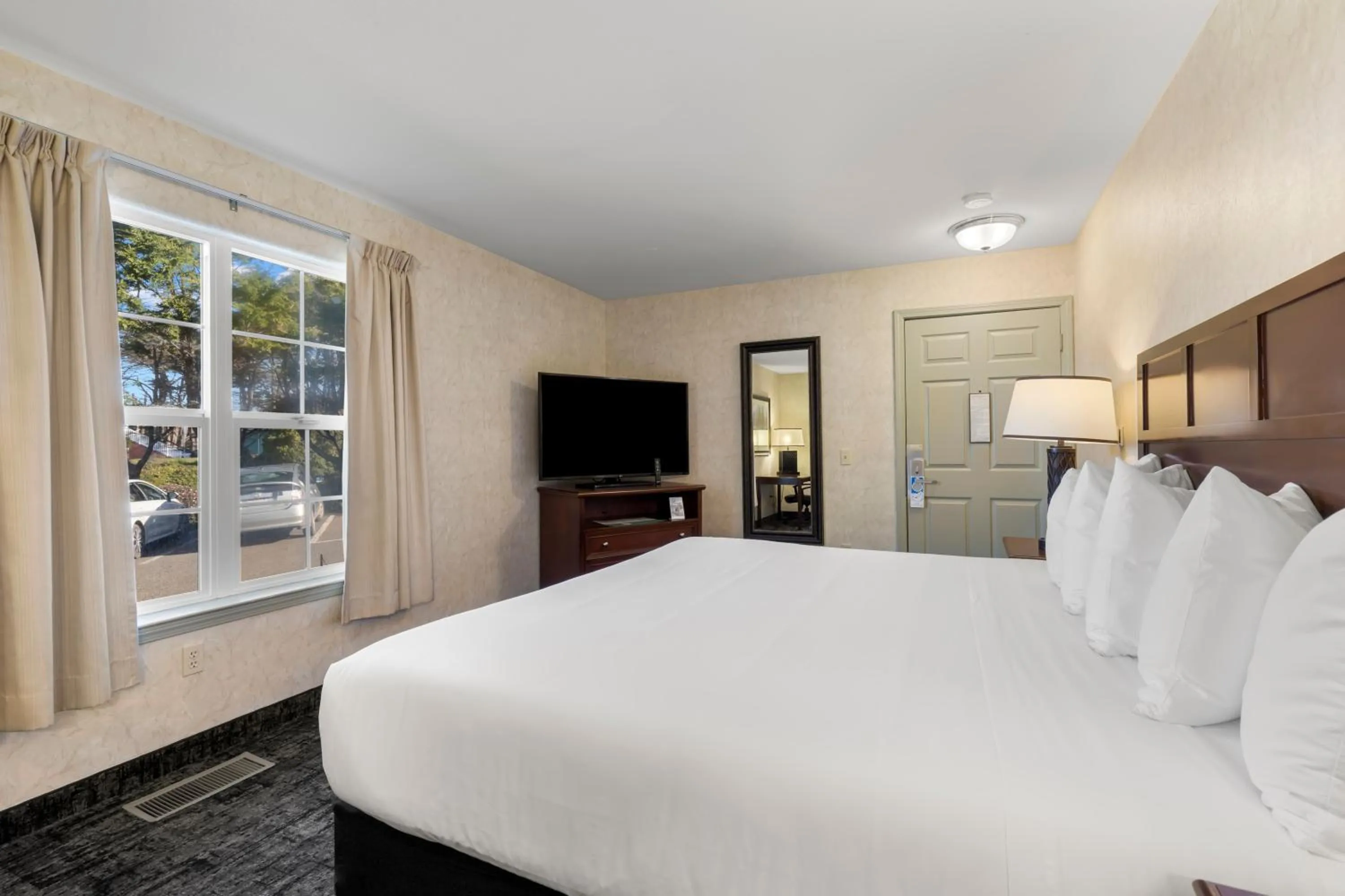 Bed in Beach House Inn