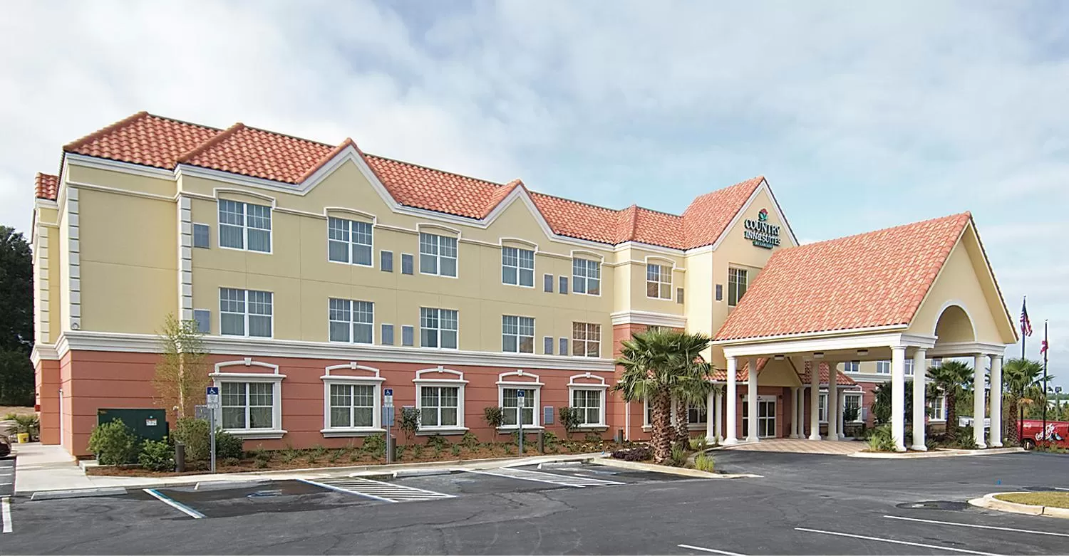Facade/entrance in Country Inn & Suites by Radisson, Crestview, FL