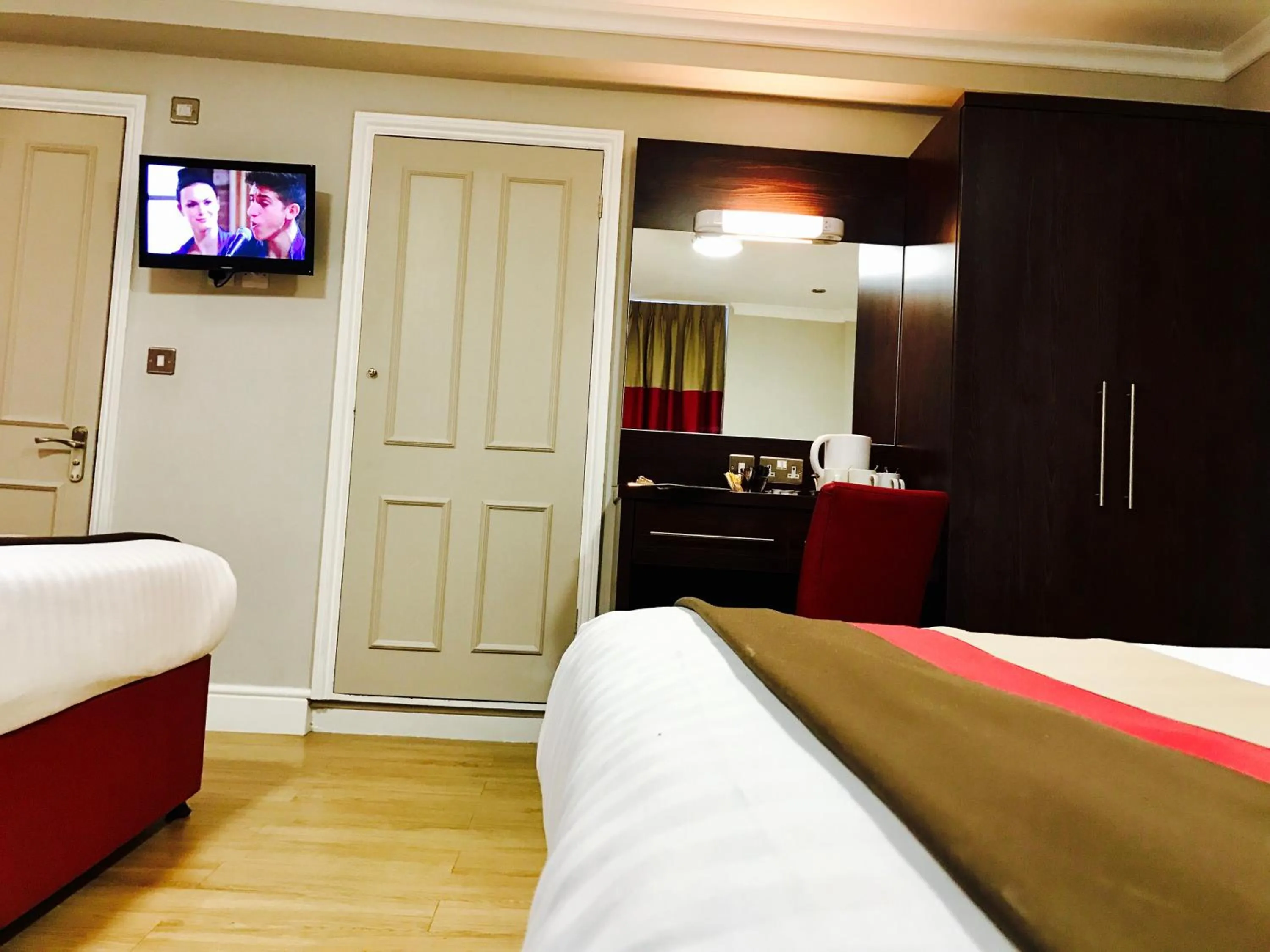 Bedroom, Bed in Royal Cambridge Hotel