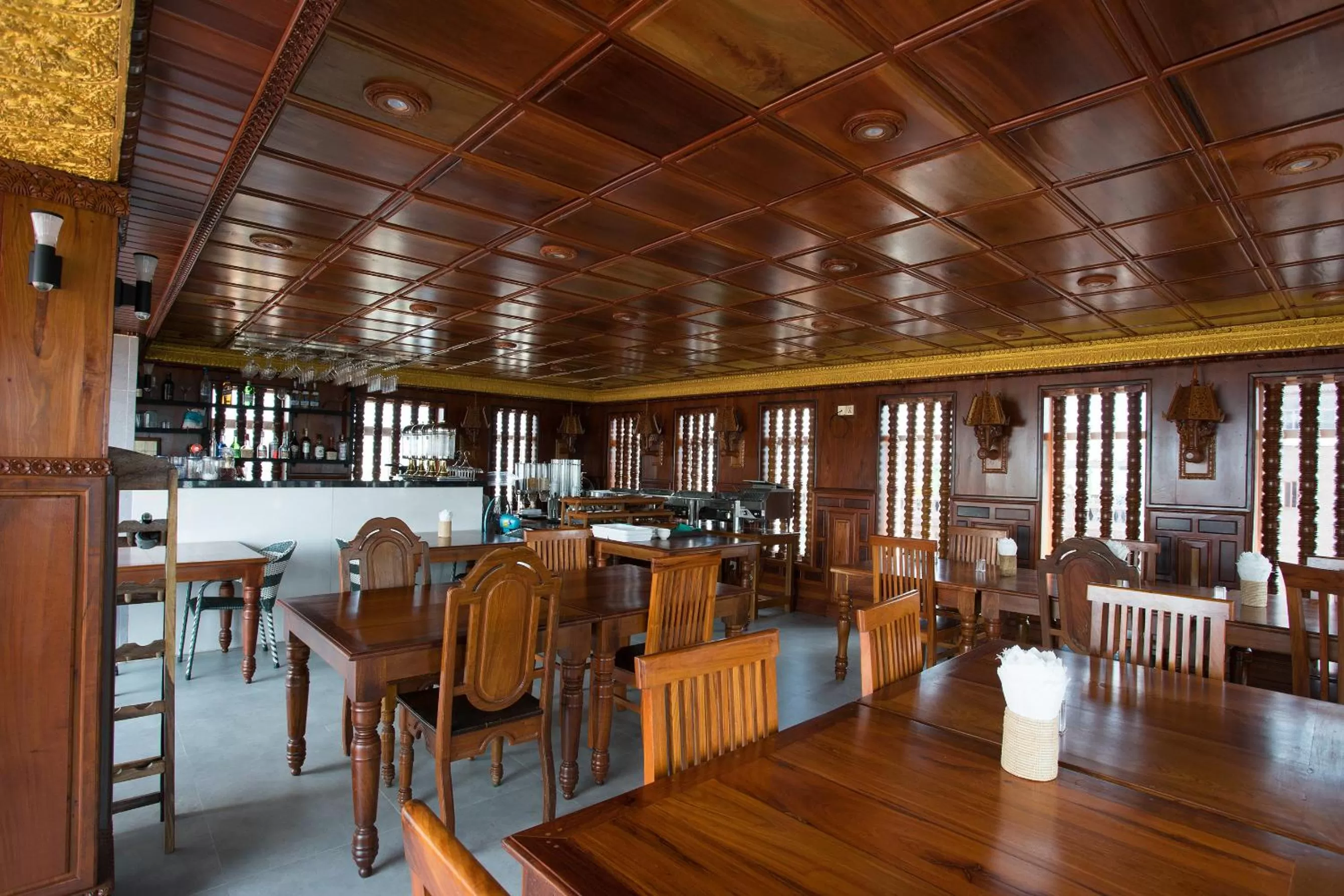 Restaurant/places to eat in Okay Palace Hotel