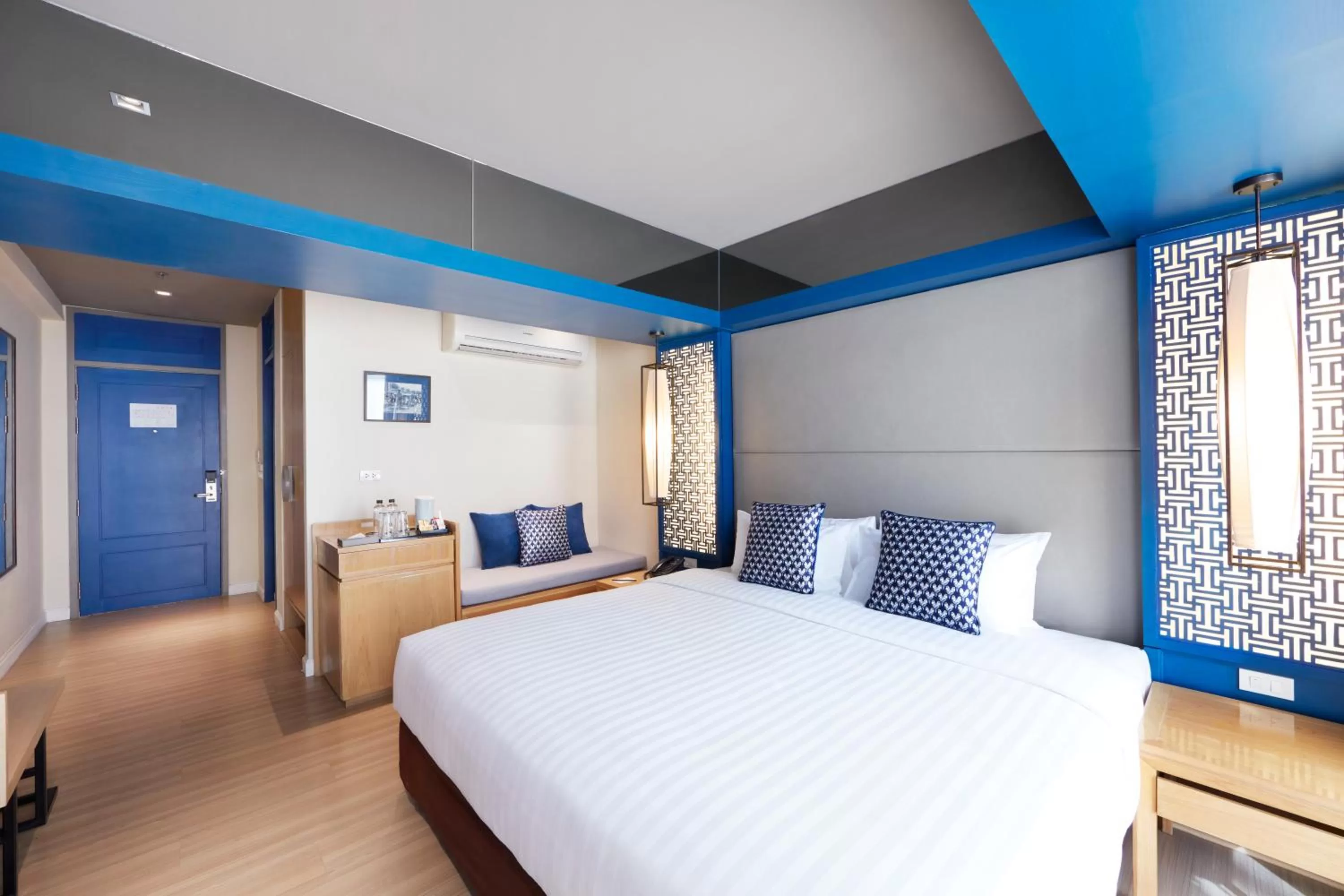 Bed in The Quarter Hualamphong by UHG