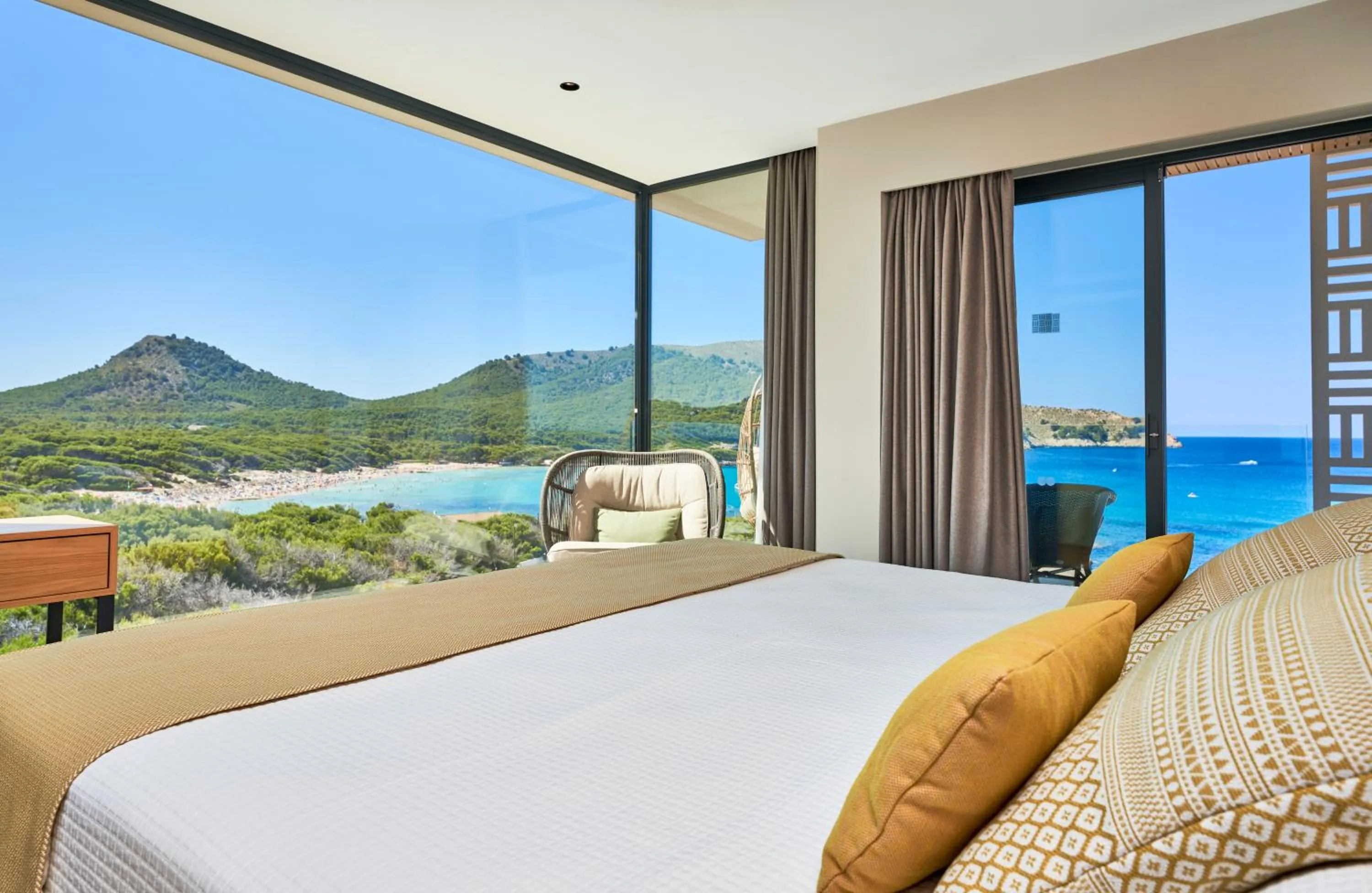 Sea view, Bed in Hotel & Spa S'Entrador Playa