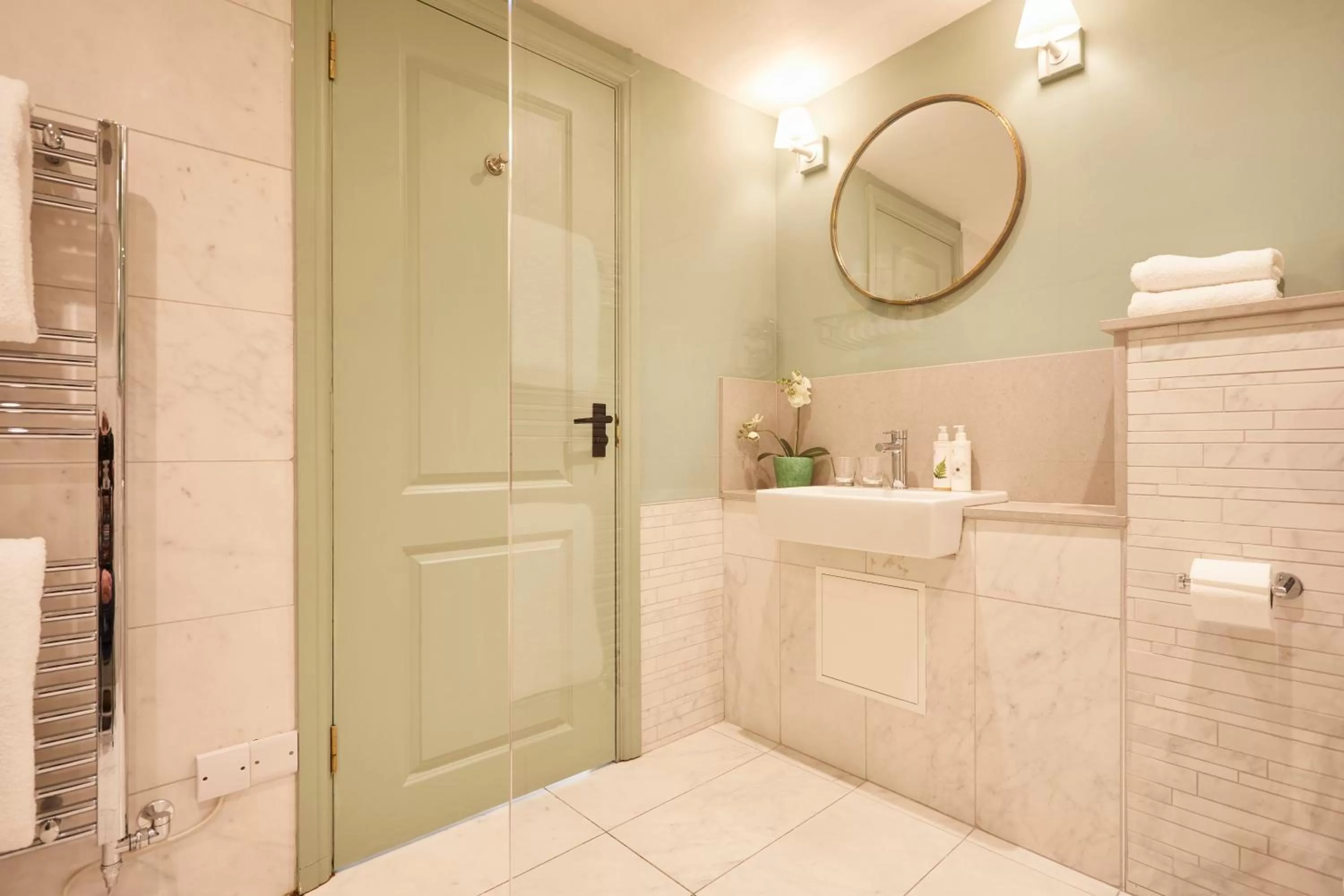 Bathroom in The King's Arms