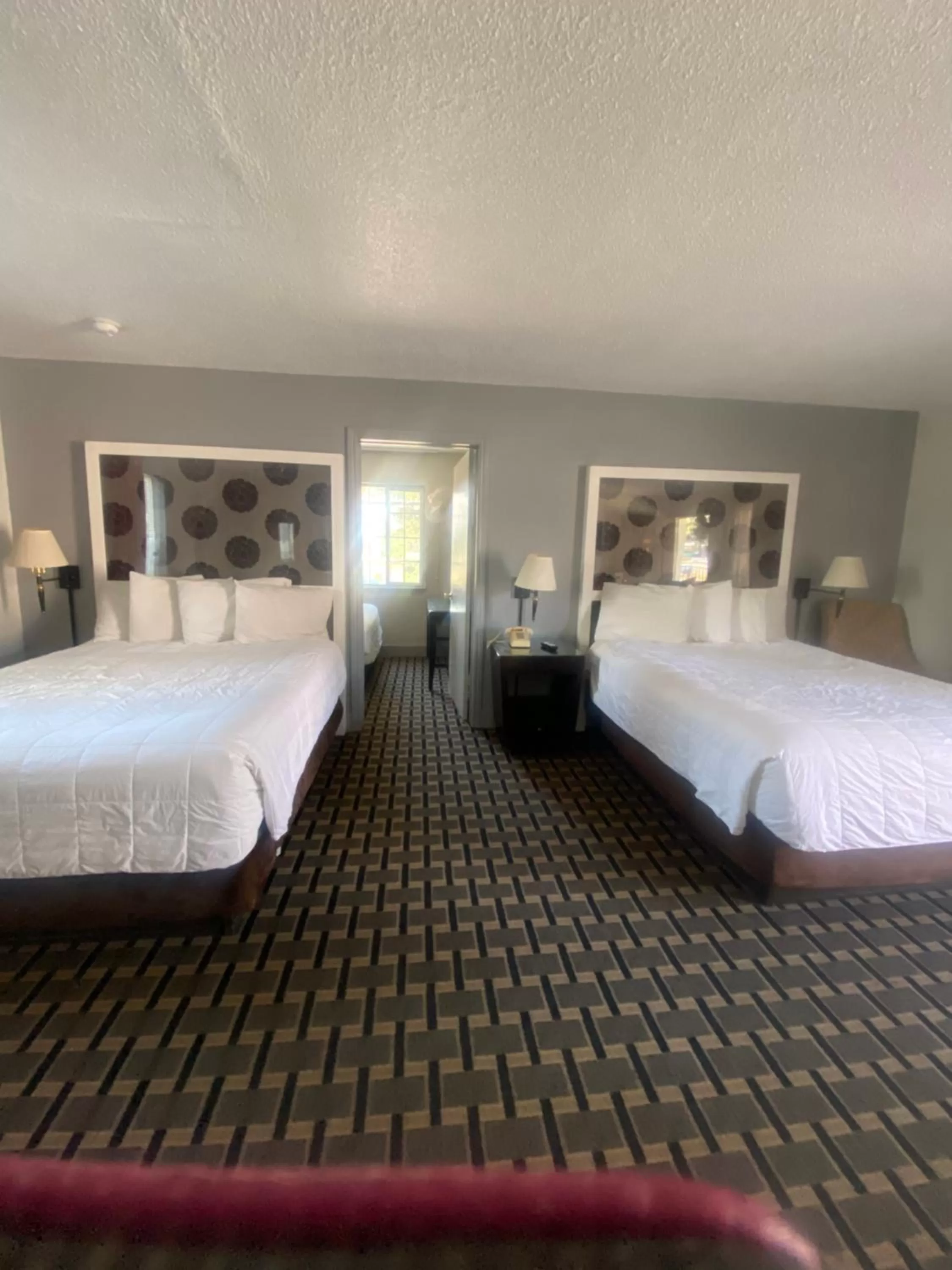 Bed in Budget INN At The Heavenly Gondola