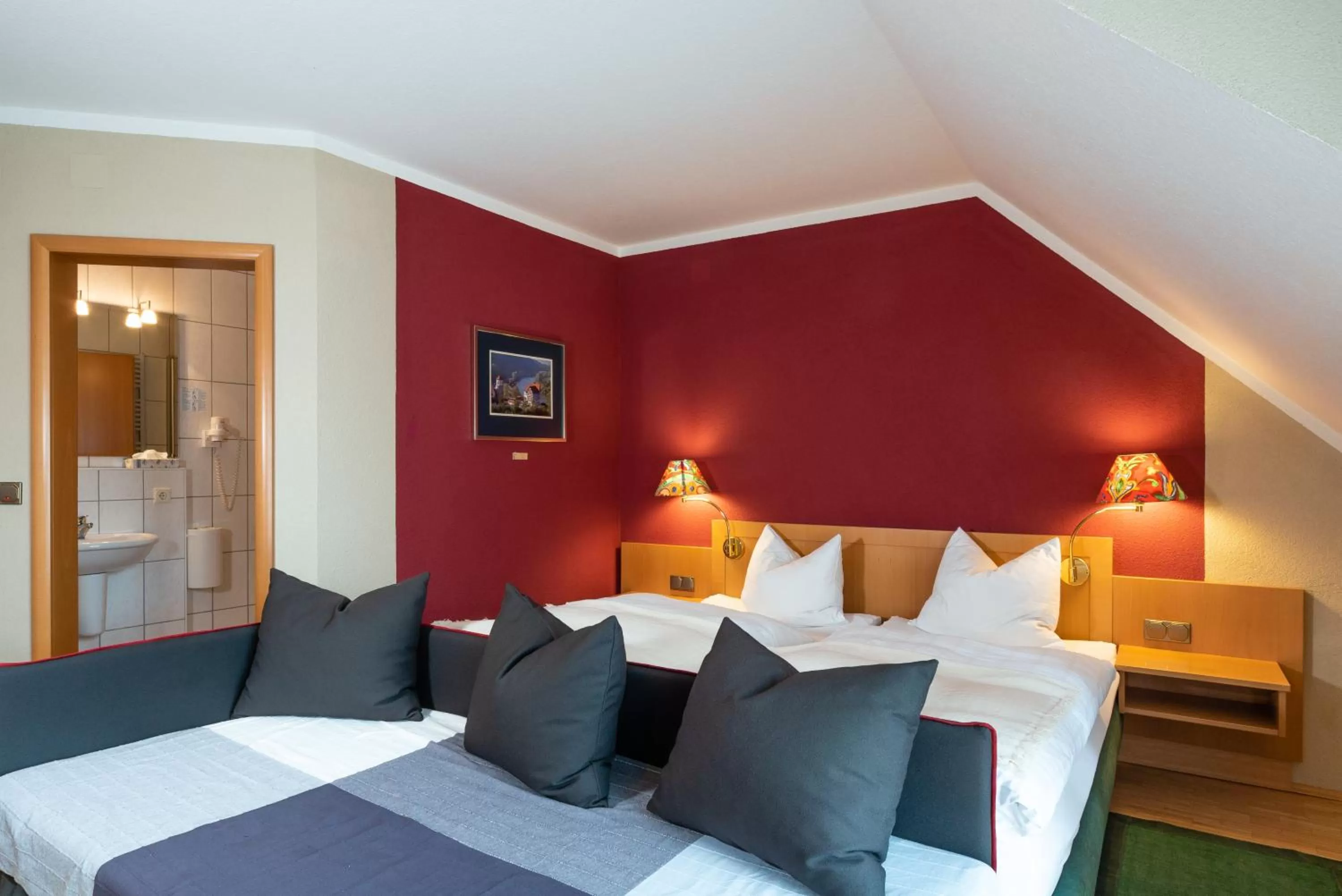 Photo of the whole room, Bed in Wirtshaus & Hotel Zur Alten Brauerei Zapf