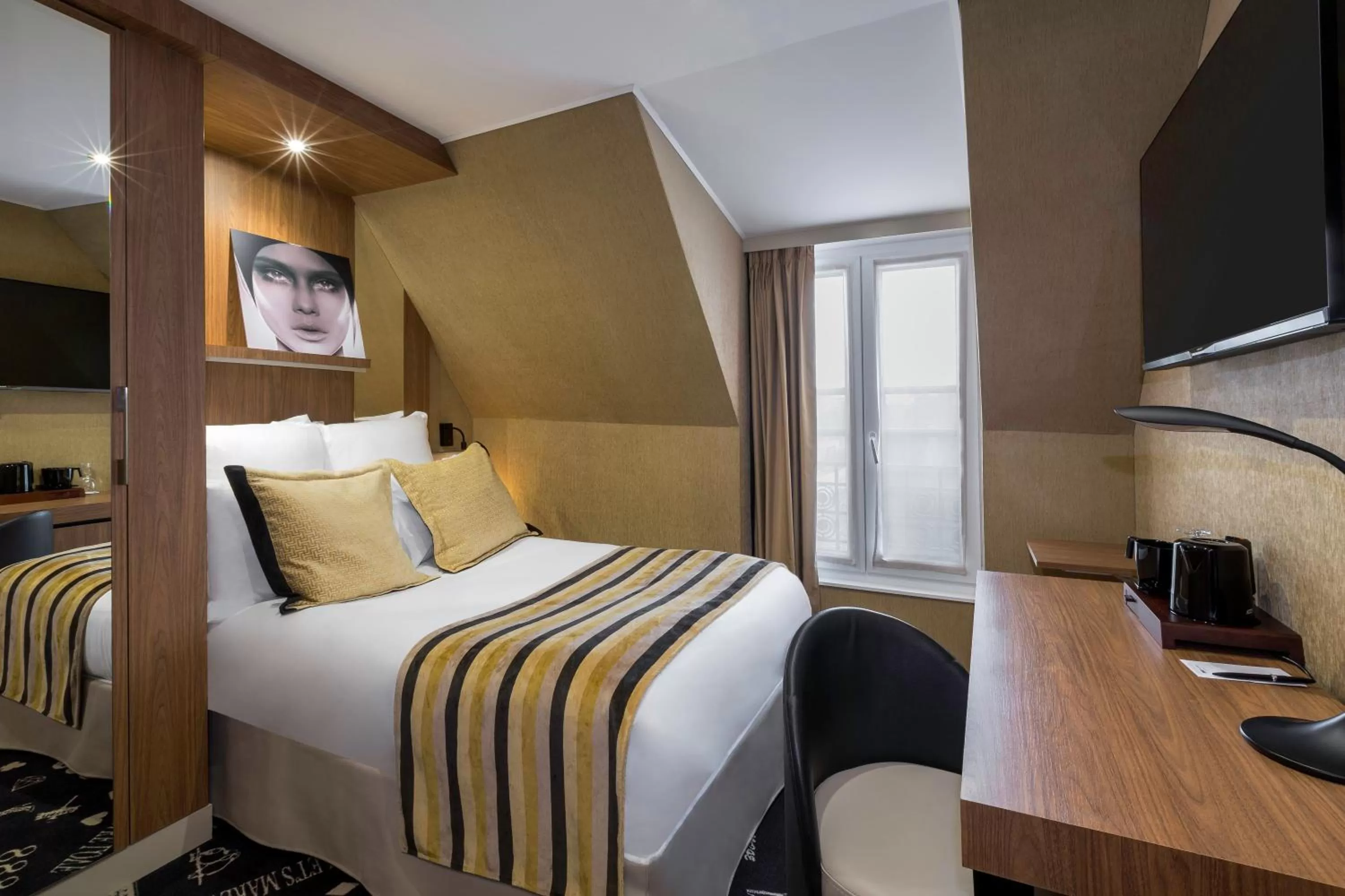 Comfort Single Room in Hotel le 18 Paris