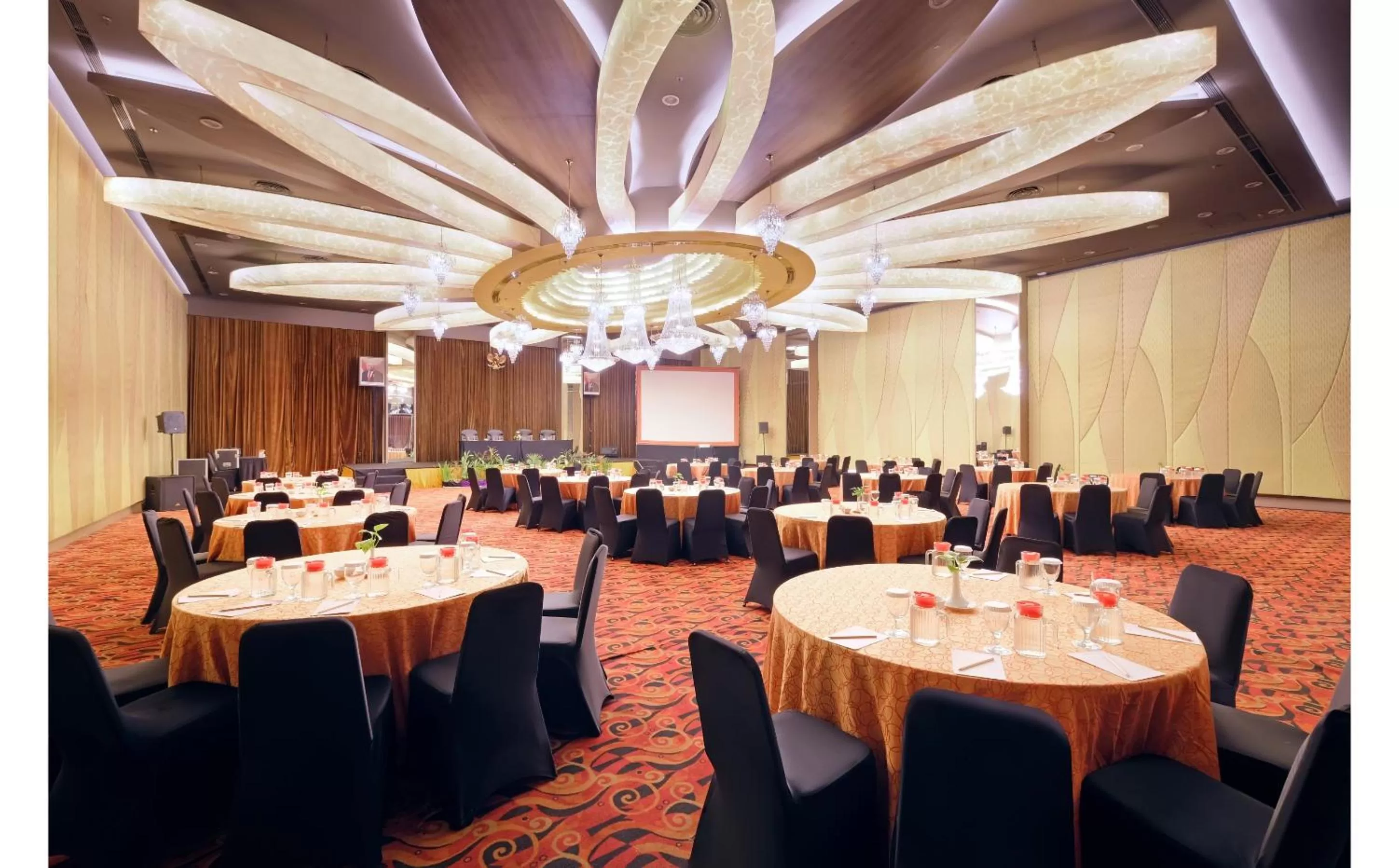 Meeting/conference room in Quest Hotel Simpang Lima - Semarang by ASTON
