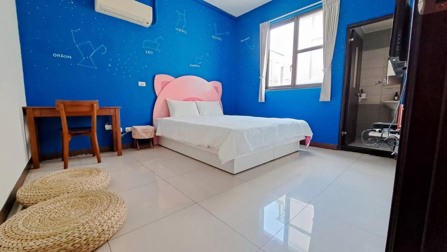 Bed in Have FUN villa -KTV BBQ Mahjong