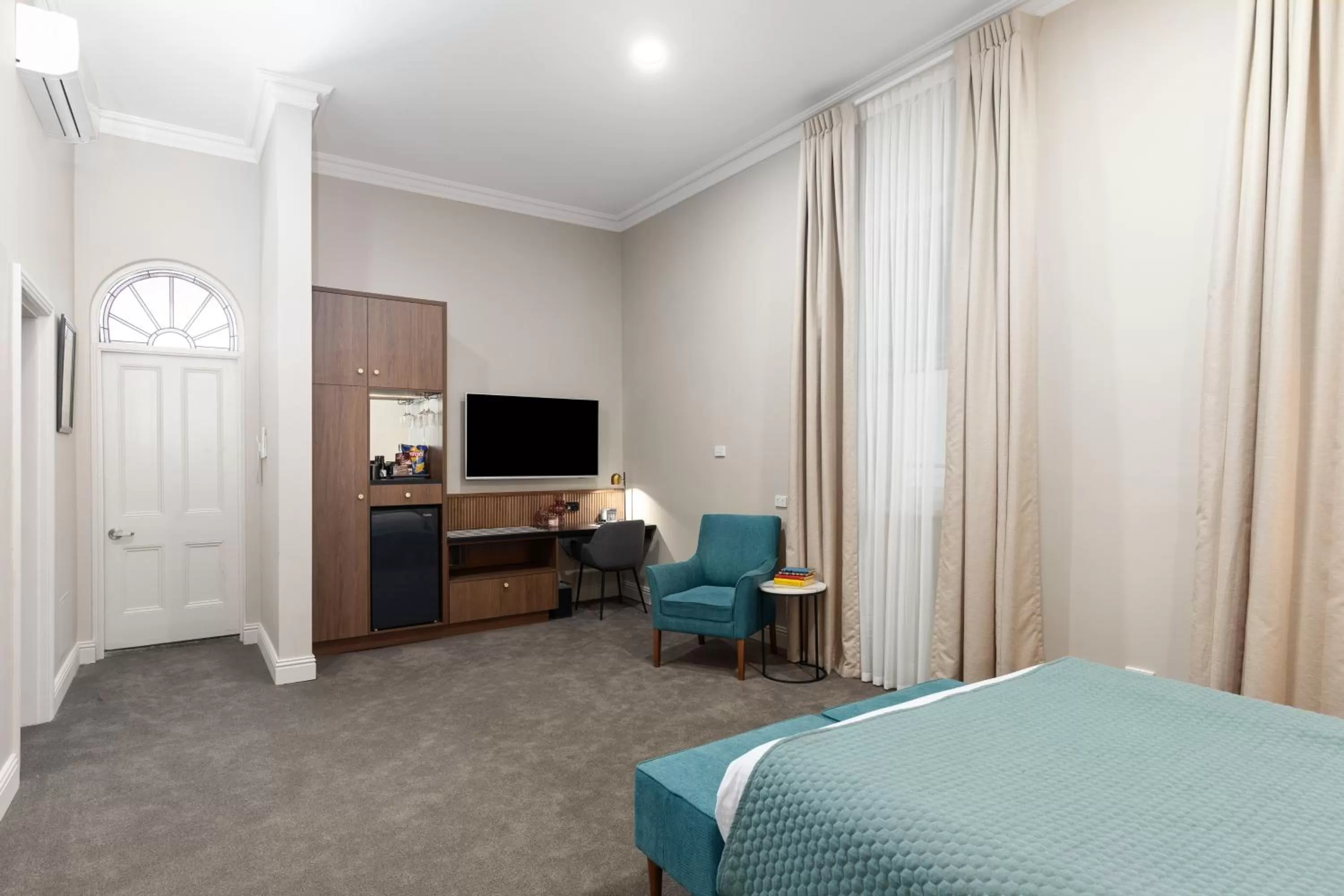 Bed in Mount Gambier Hotel