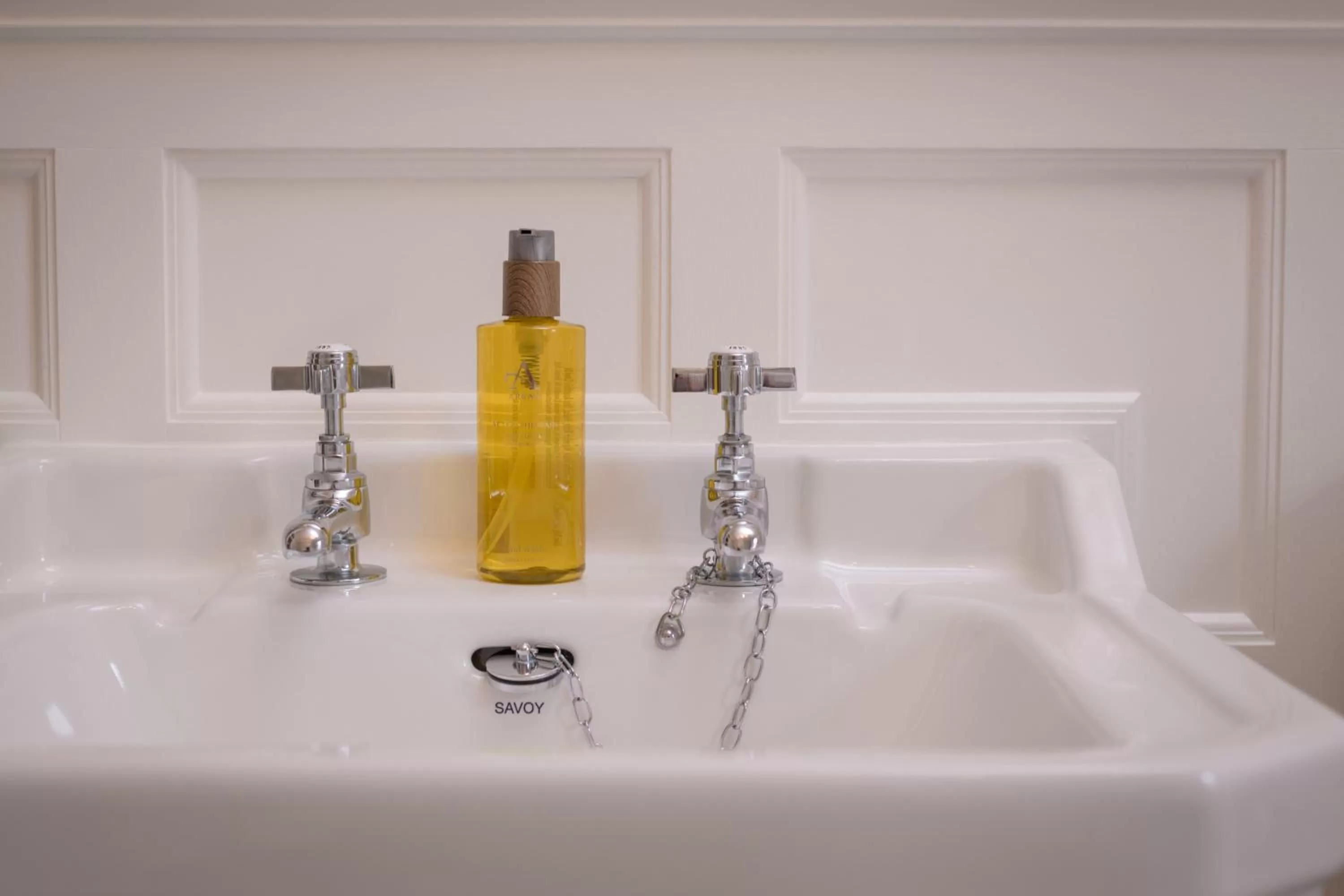 Bathroom in Lys-Na-Greyne Country House