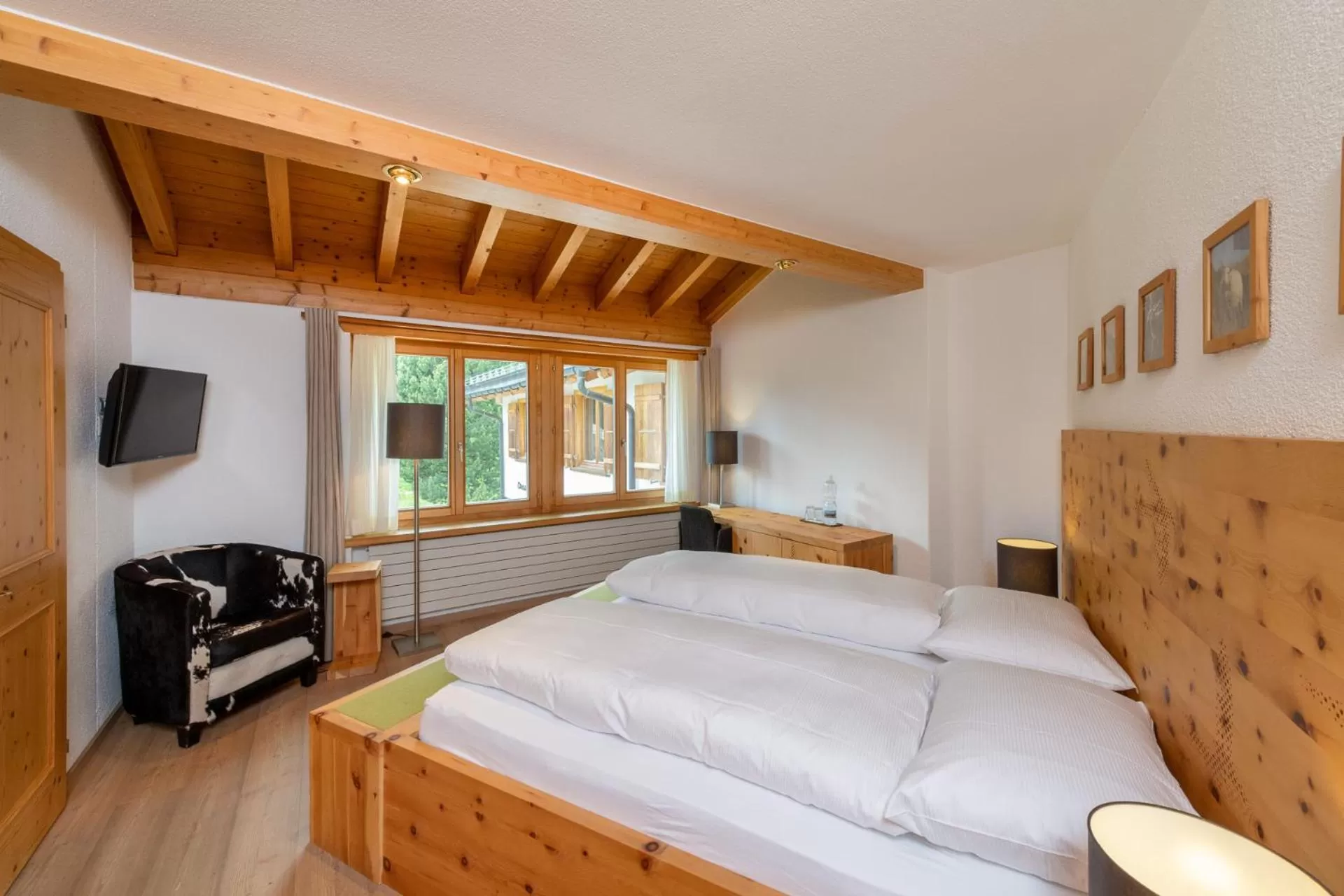 Photo of the whole room, Bed in Berghotel Randolins