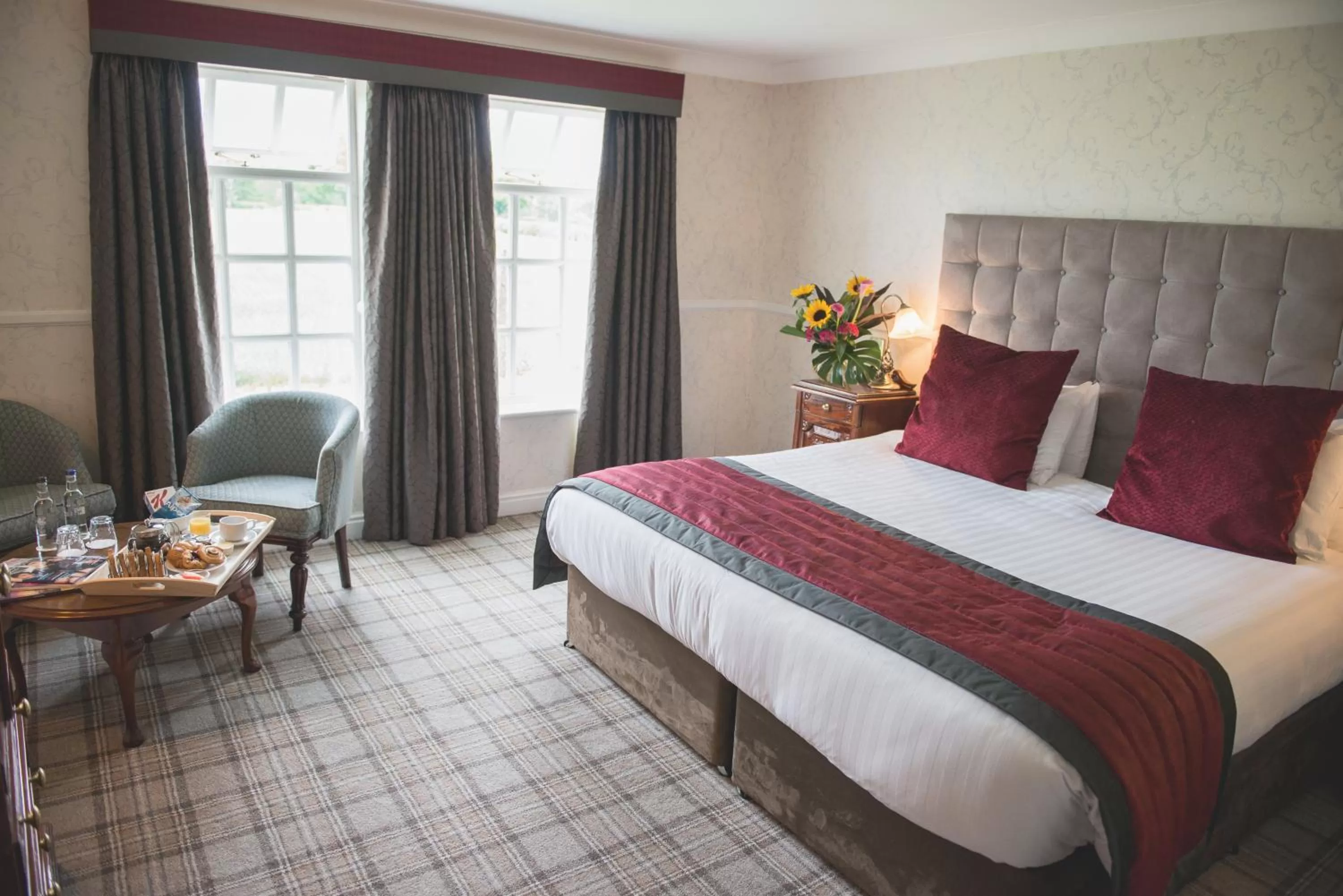 Photo of the whole room, Bed in Mere Court Hotel