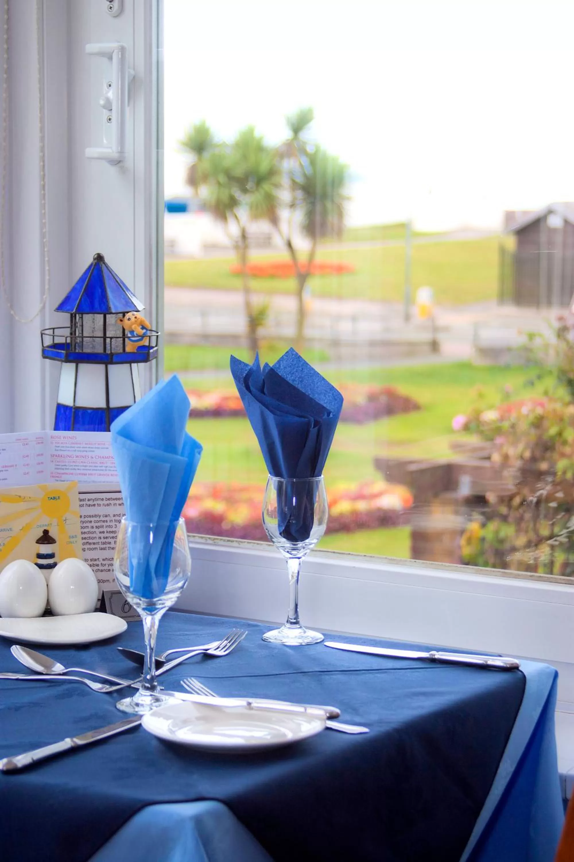 Restaurant/places to eat in Marine Hotel