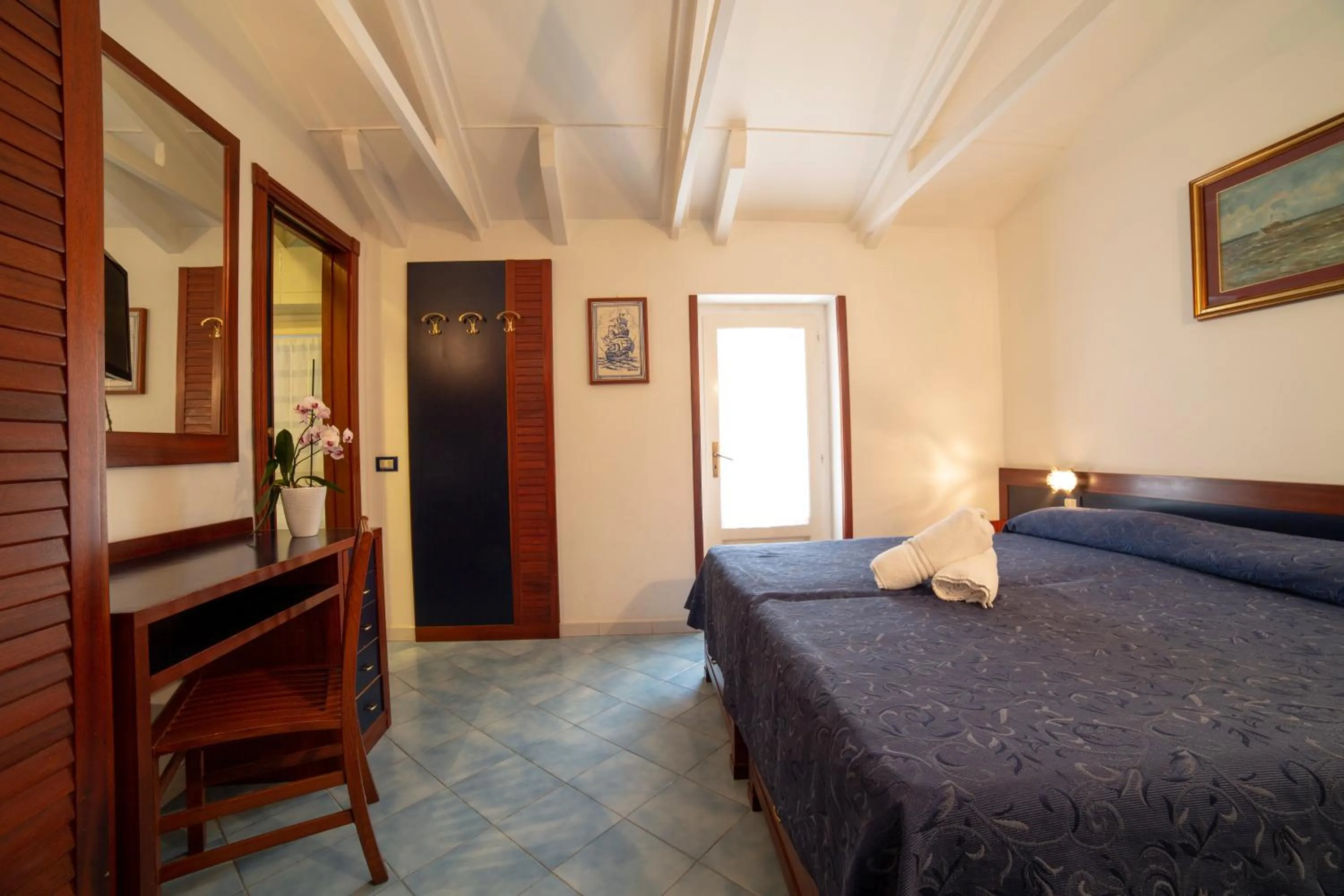 Photo of the whole room, Bed in Hotel Il Faro