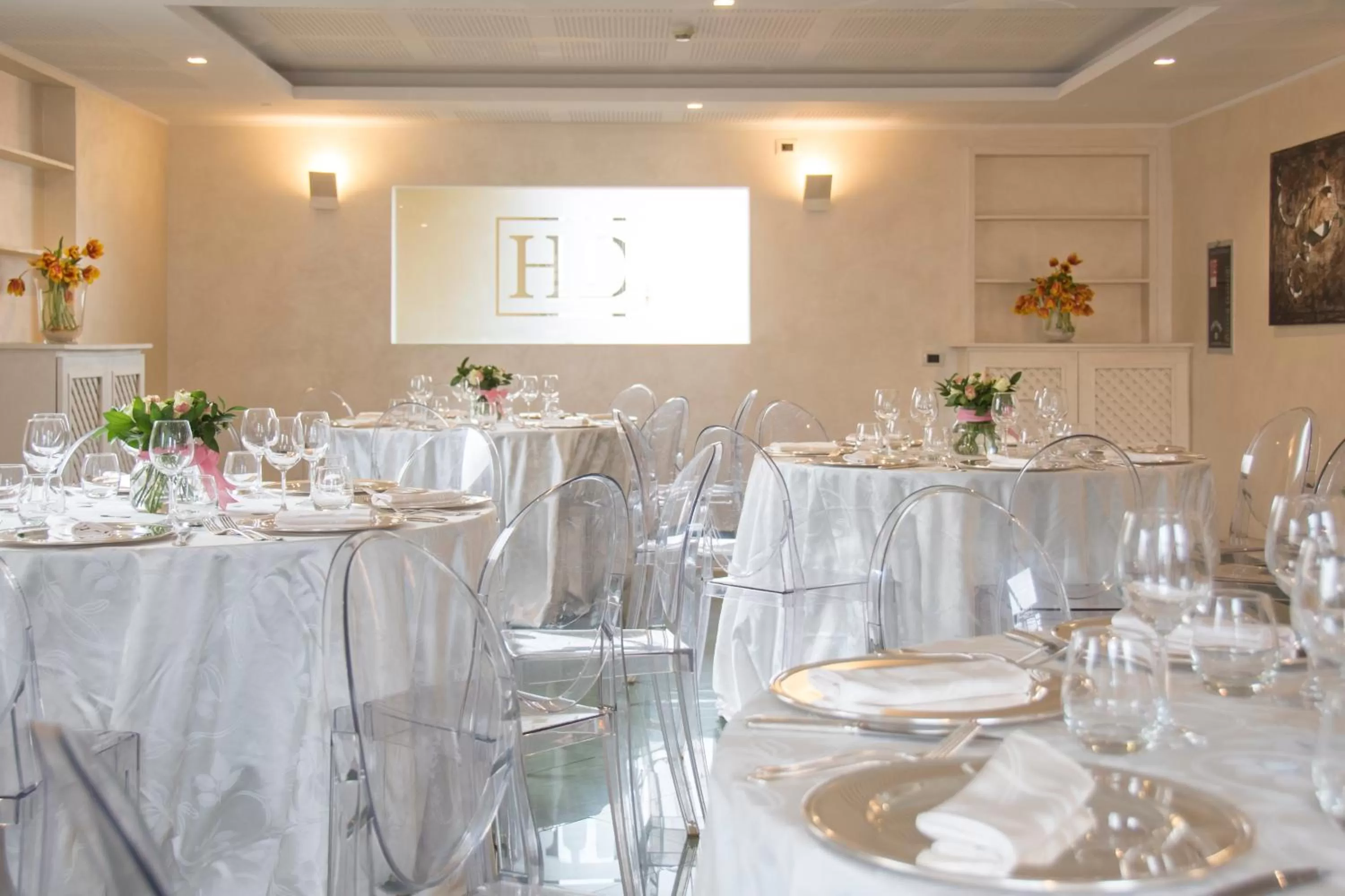 wedding in Hotel Diana Roof Garden