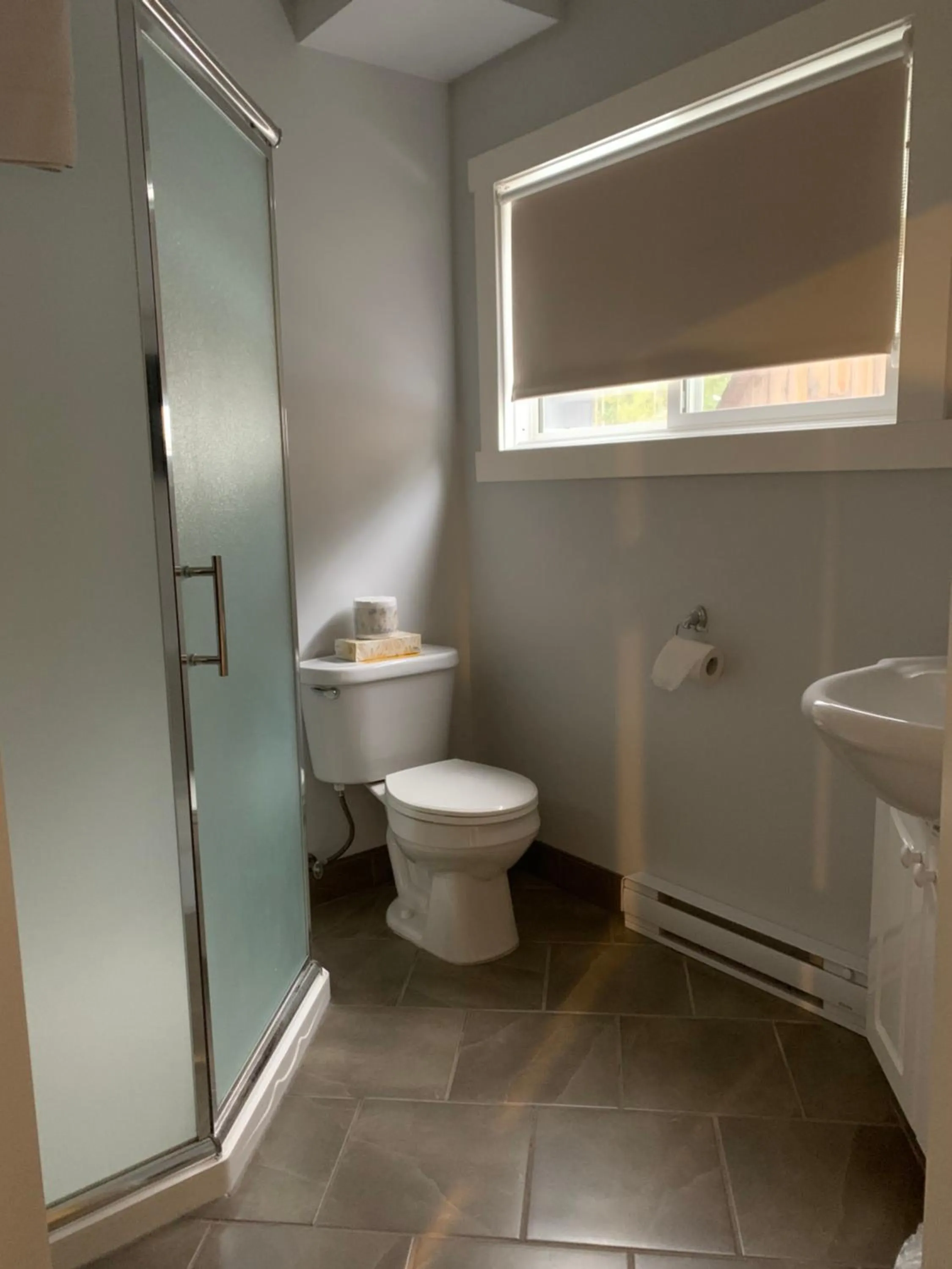 Bathroom in Peaks Lodge