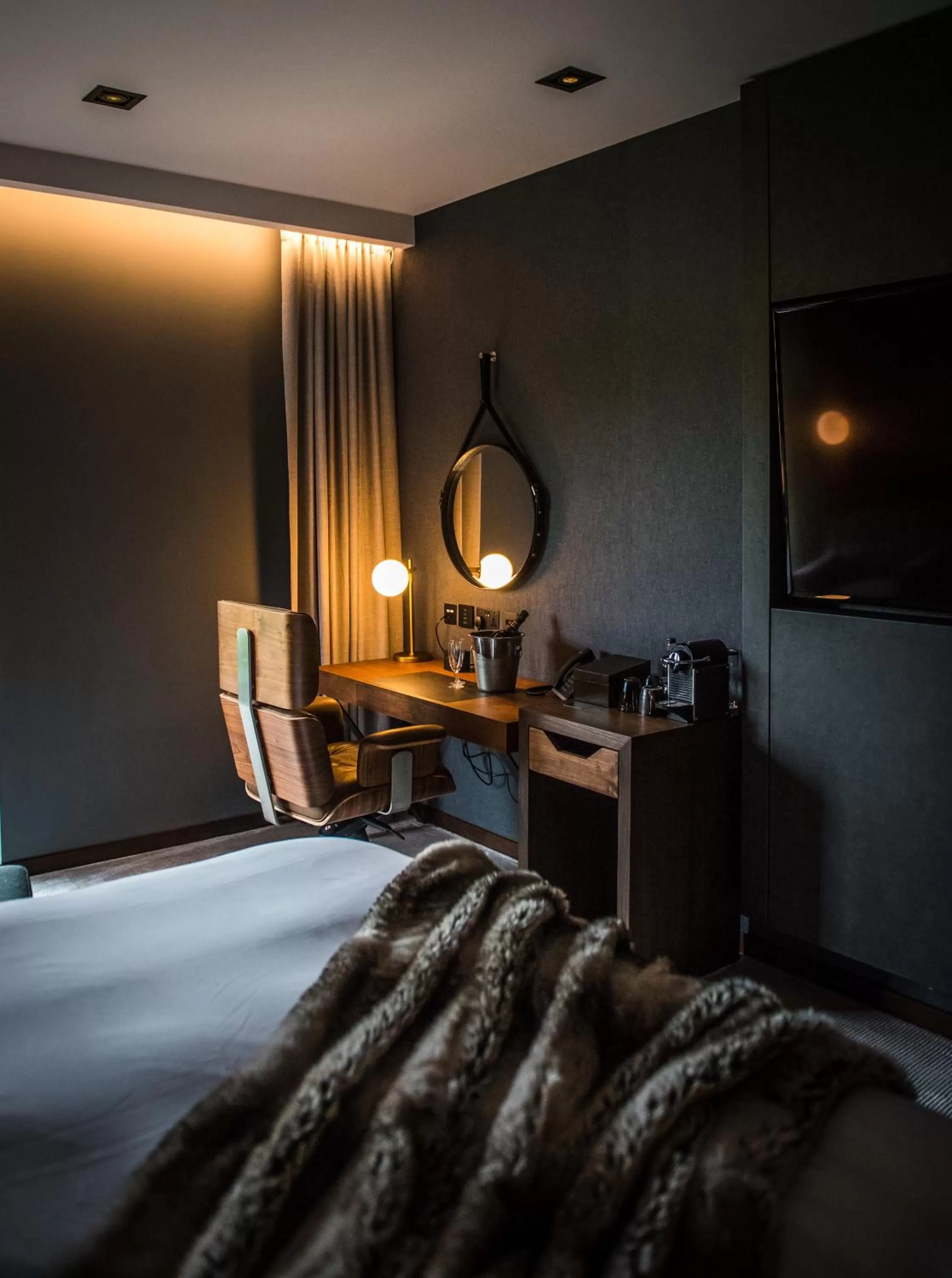 hair dresser, Bed in Cave Hotel & Golf Resort