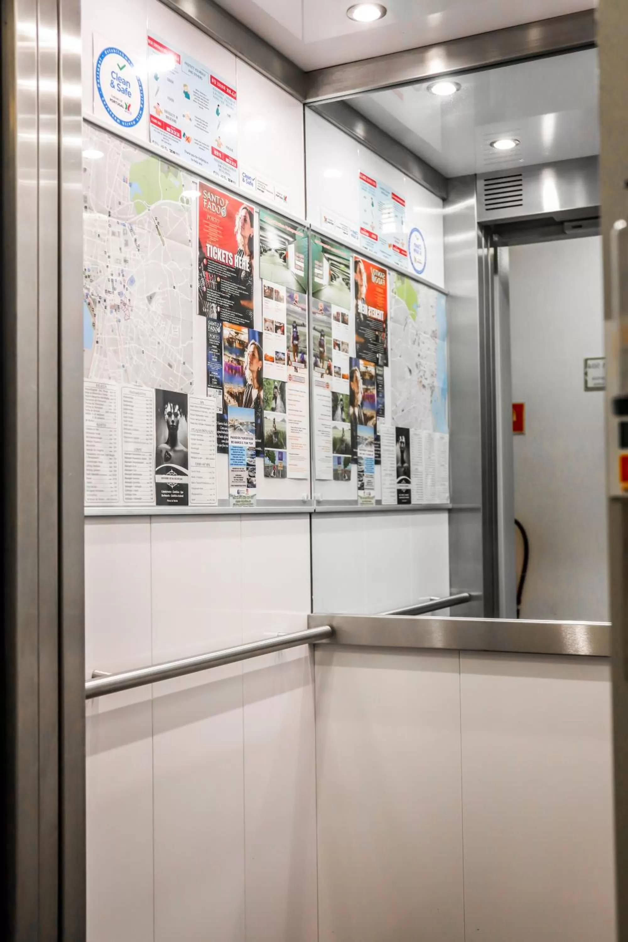 elevator in Hotel Avenida