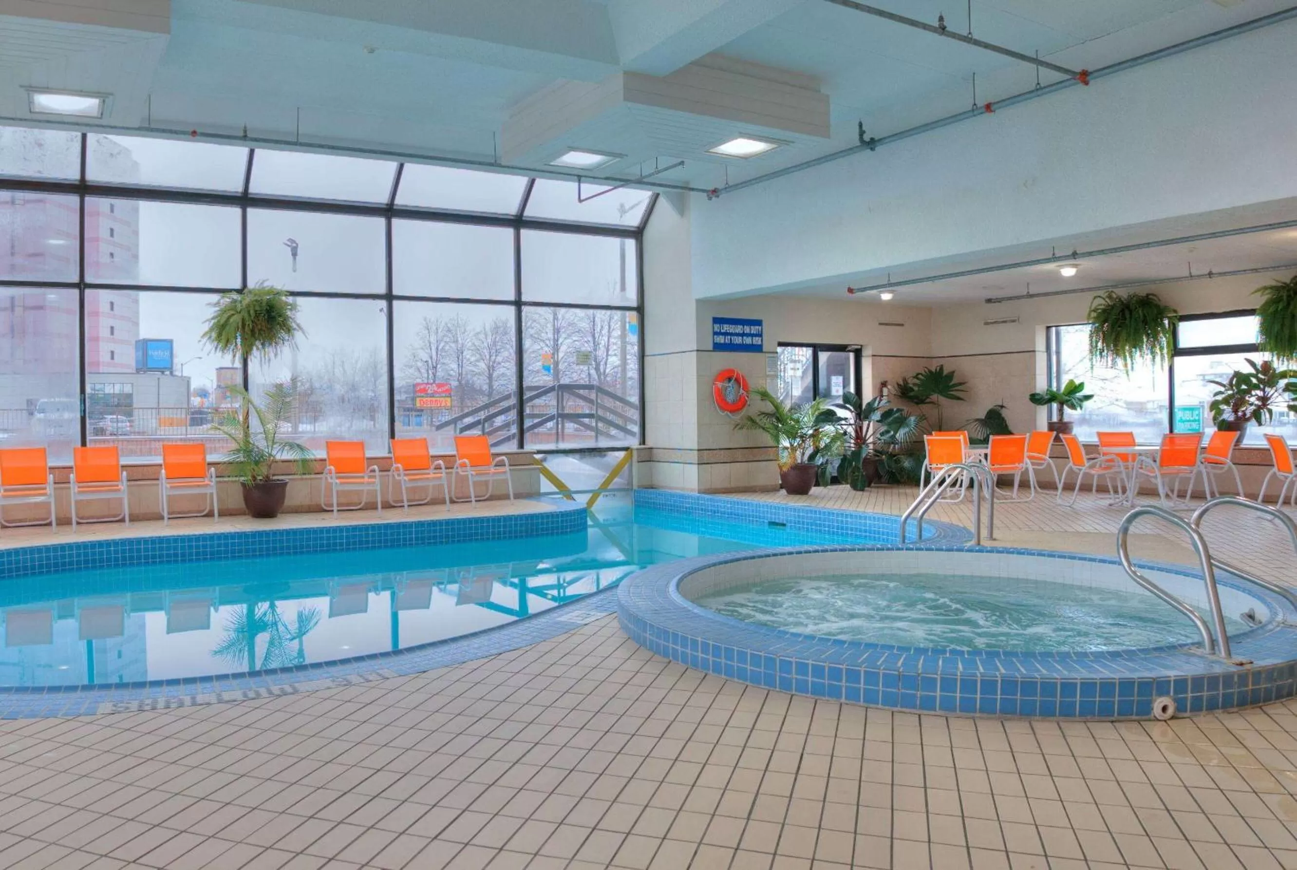 Swimming pool in Howard Johnson Plaza by Wyndham by the Falls Niagara Falls