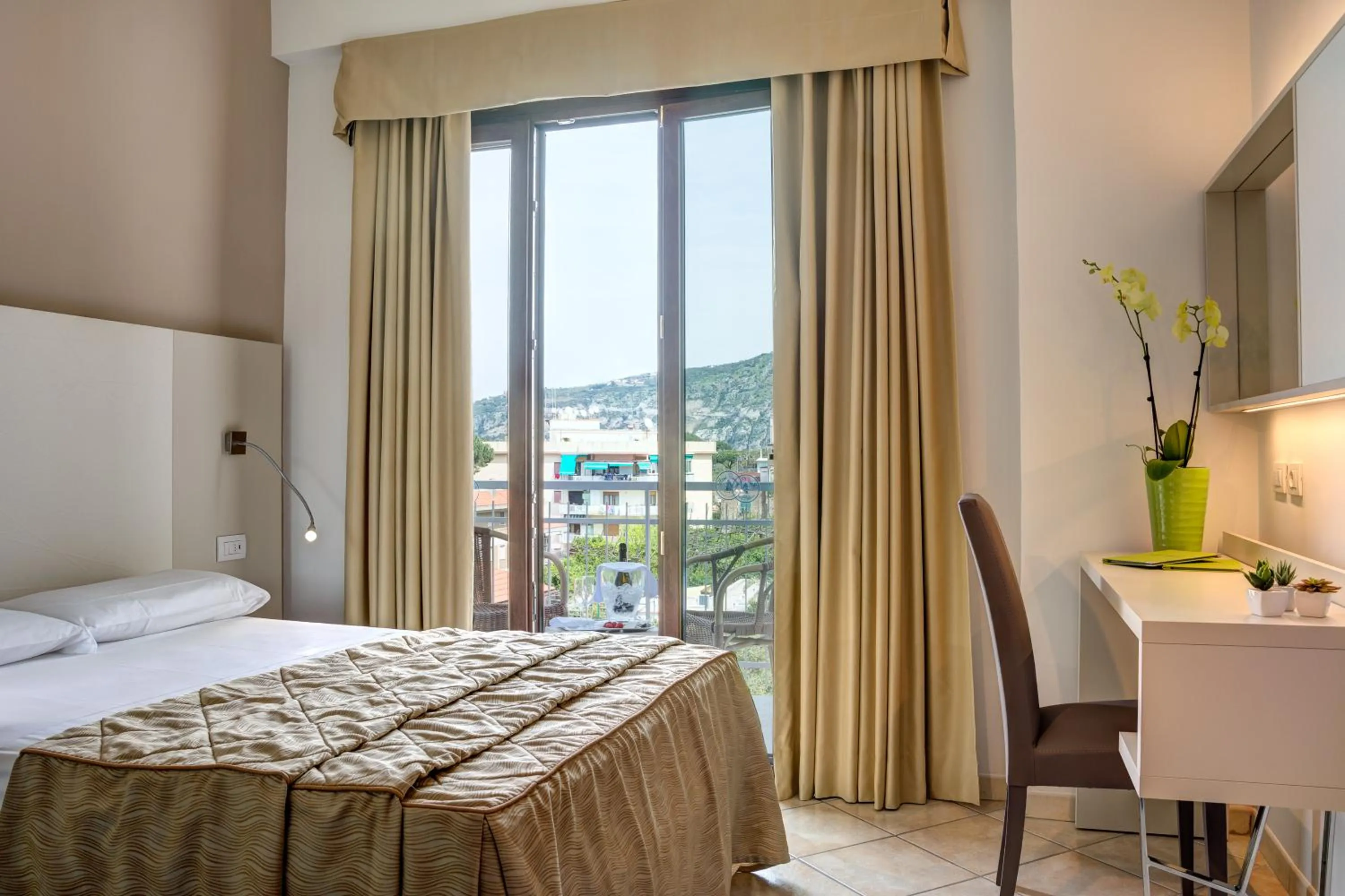 Bed in Hotel Caravel