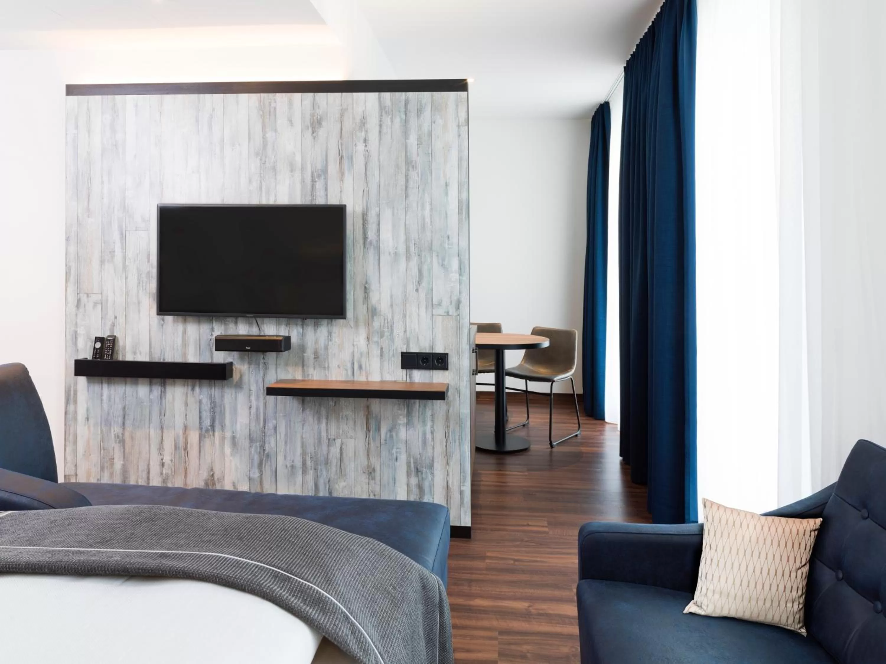 TV and multimedia in Holiday Inn - the niu, Saddle Fürth by IHG