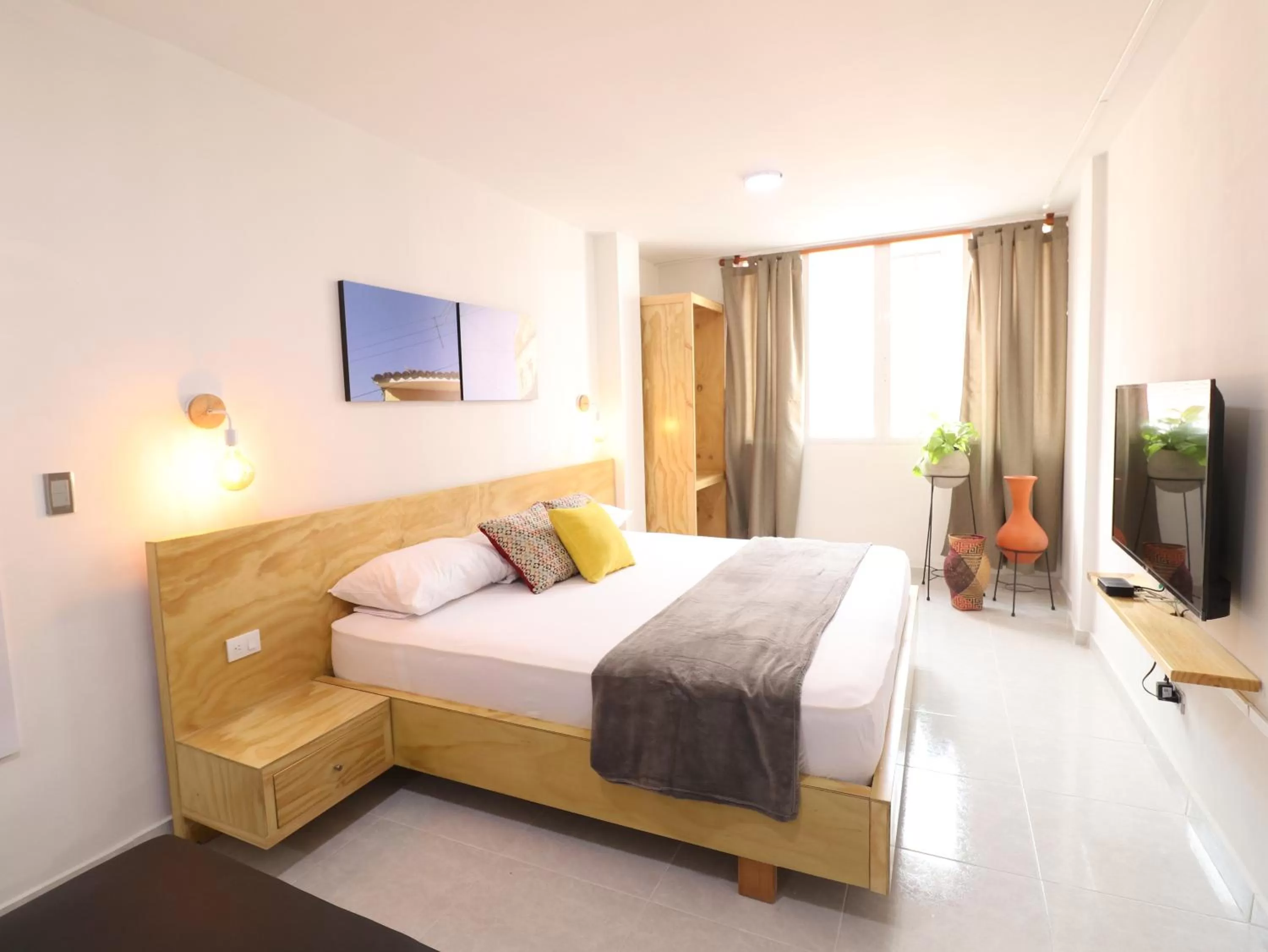 Bed in 554 Apartments